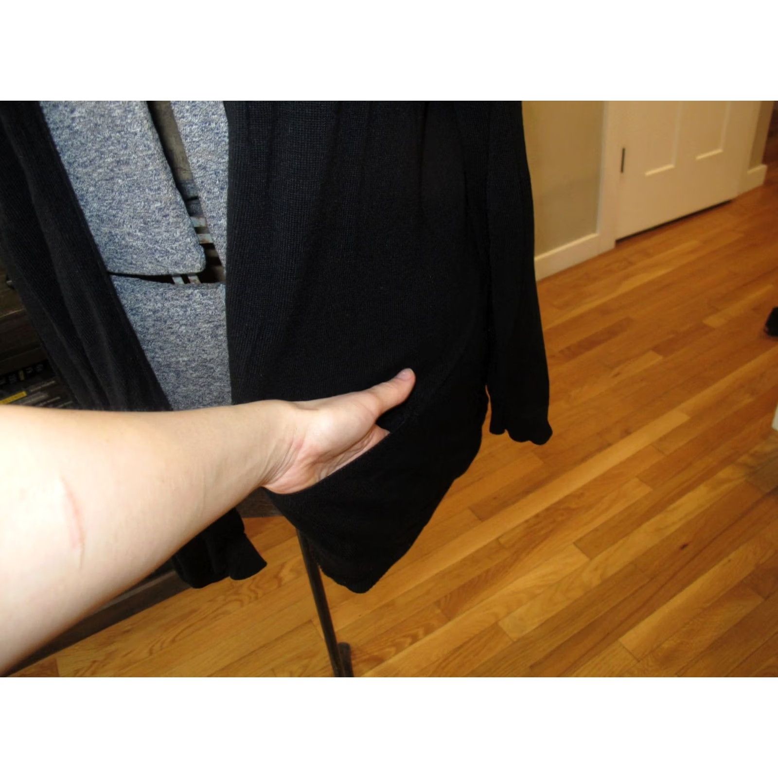 Vintage Cardigan Sweater Women's Size 8 Black 100% Viscose Long Sleeve Open Front Size M / US 6-8 / IT 42-44 - 2 Thumbnail