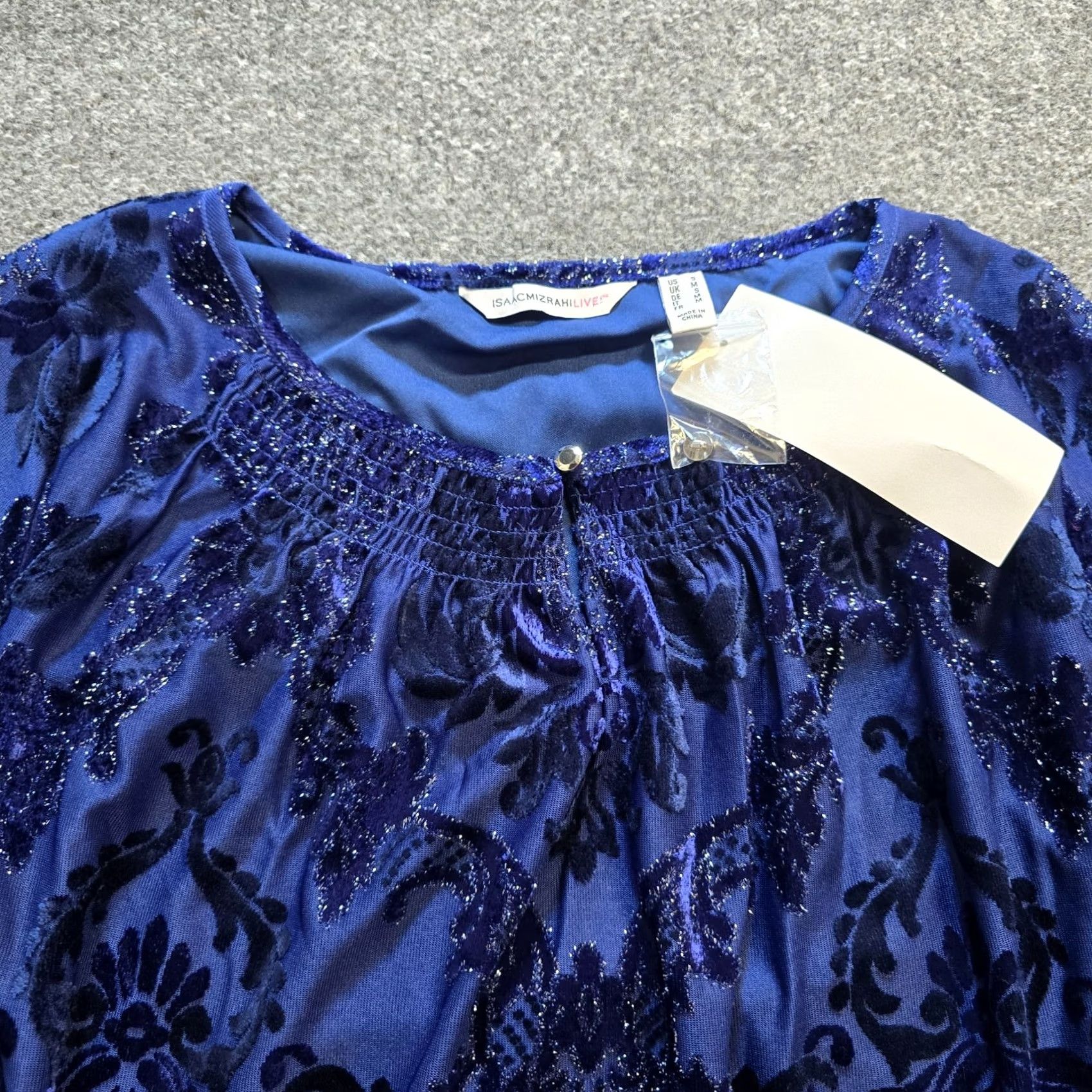 Isaac Mizrahi Isaac Mizrahi Top Womens Size S Blue Floral Shimmer Velour Holiday Classic Size S / US 4 / IT 40 - 2 Thumbnail