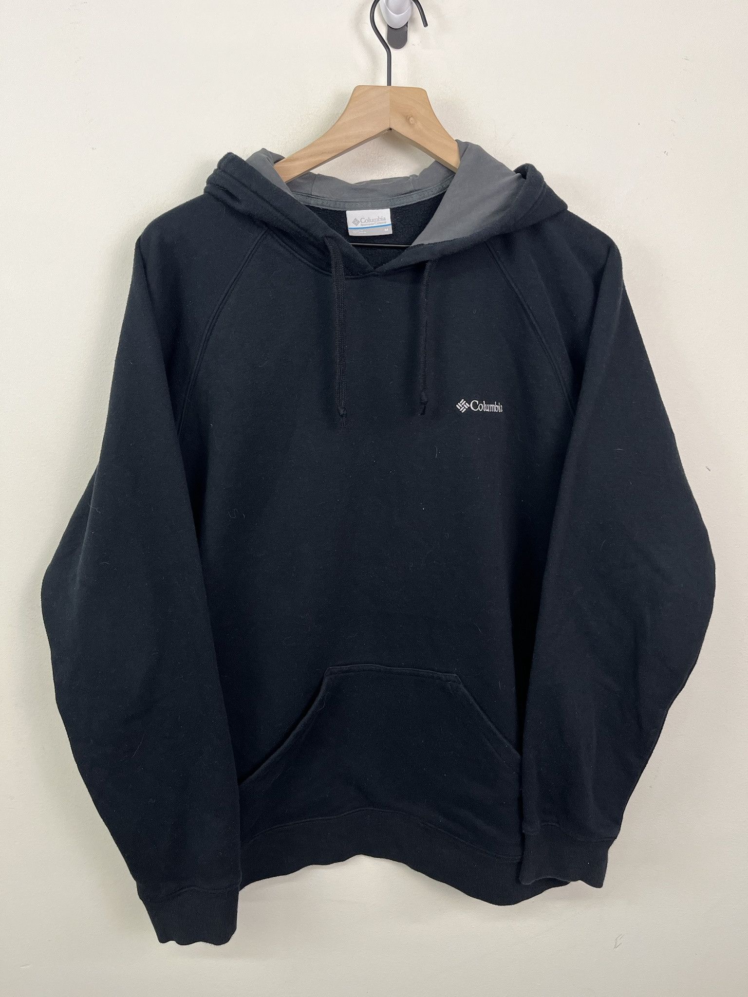 Columbia Vintage Y2K Columbia Black Embroidered Hoodie Size M Size US M / EU 48-50 / 2 - 1 Thumbnail