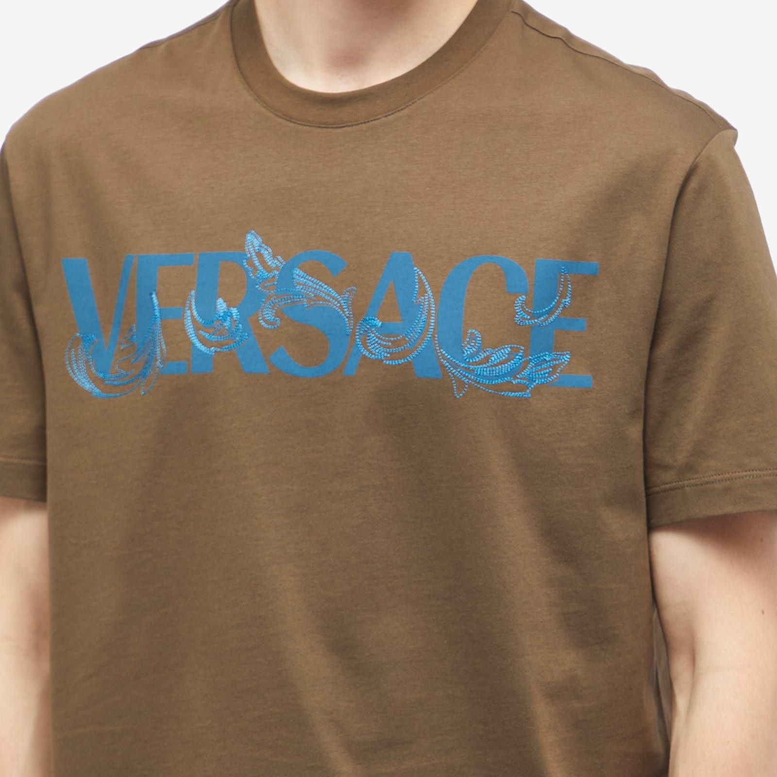 Versace o1y0525 Logo Crewneck T-Shirt in Military Green Size US XL / EU 56 / 4 - 2 Thumbnail