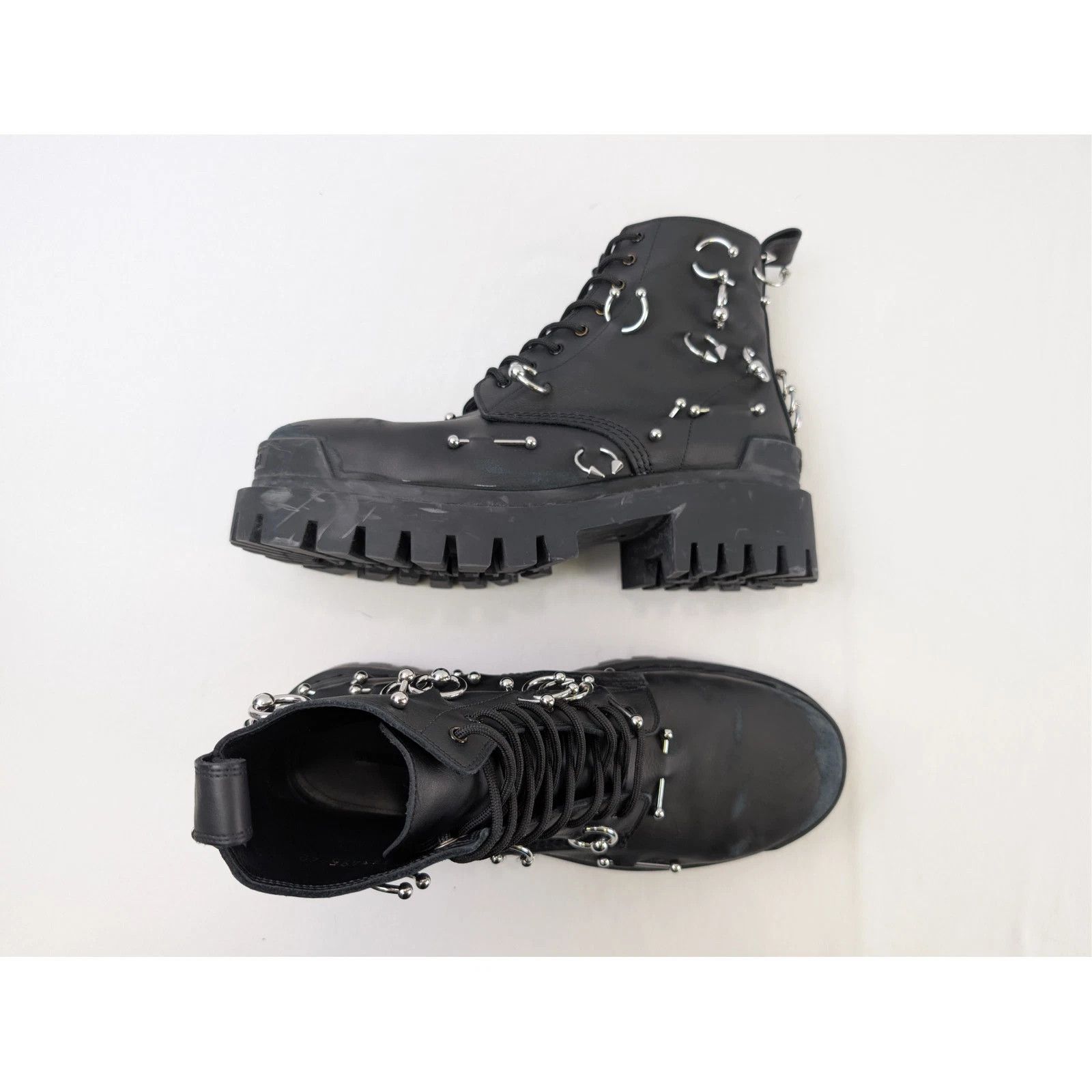 Balenciaga o1rshd1 Leather Strike Piercing Boots in Black/Silver Size US 8 / EU 41 - 1 Thumbnail