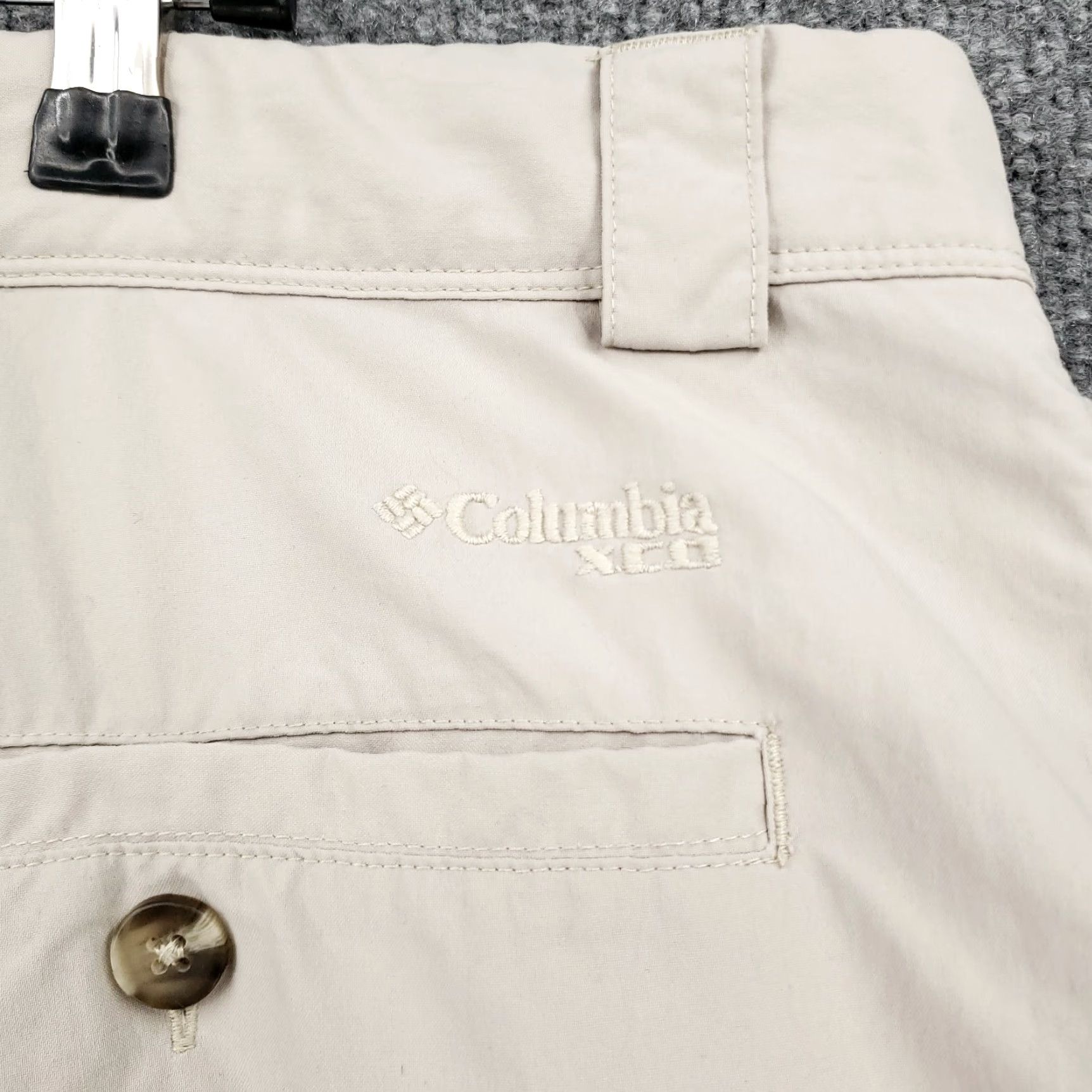 Vintage Columbia Shorts Mens 39 Gray XCO Cargo Mid-Rise 9" Adjustable Fishing Outdoor Cargo Shorts Gray 39 Mens Size US 39 - 3 Thumbnail