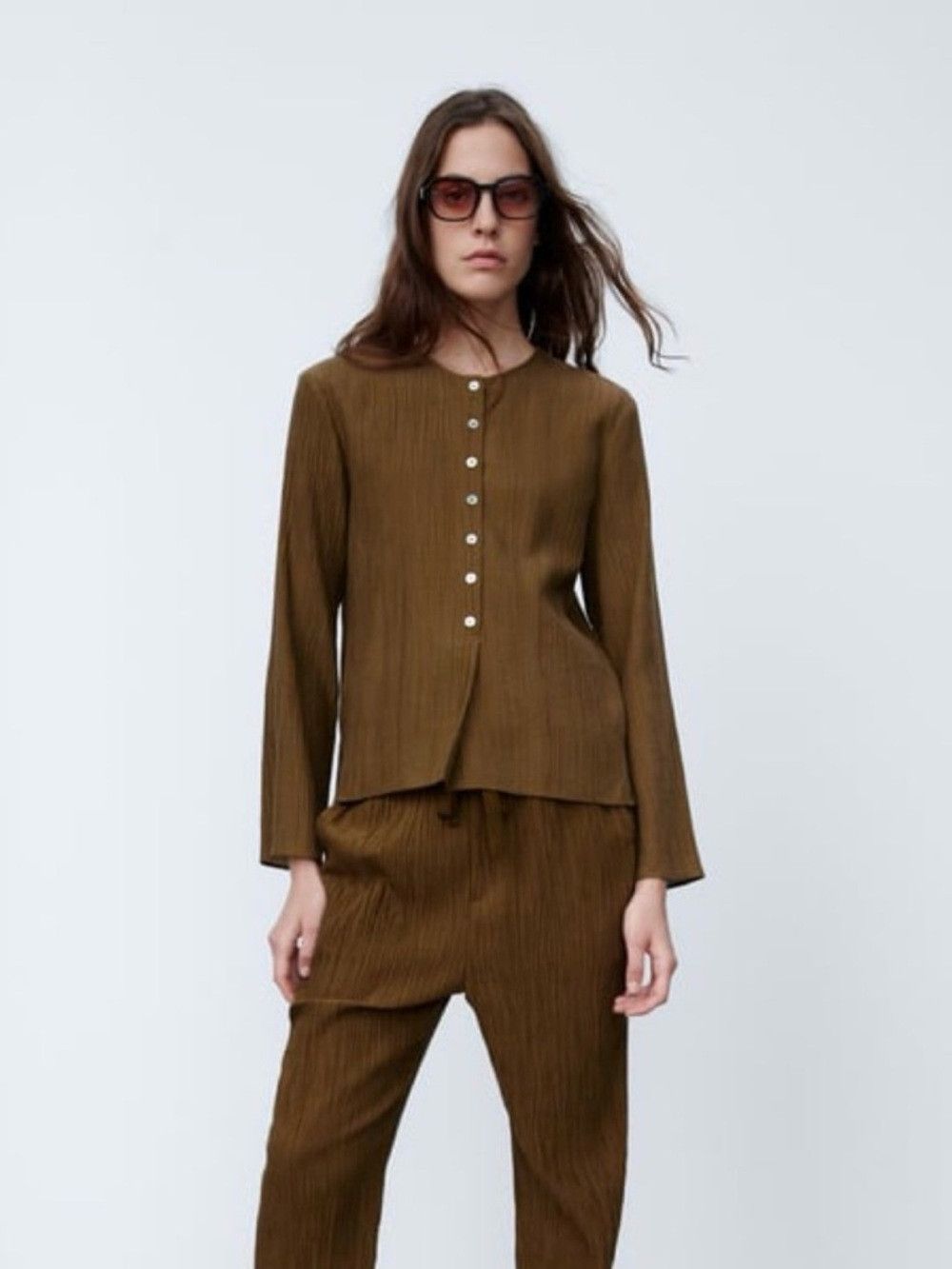 Zara Zara Crinkle Textured Button Olive Khaki Blouse Top Size L Size L / US 10 / IT 46 - 2 Thumbnail
