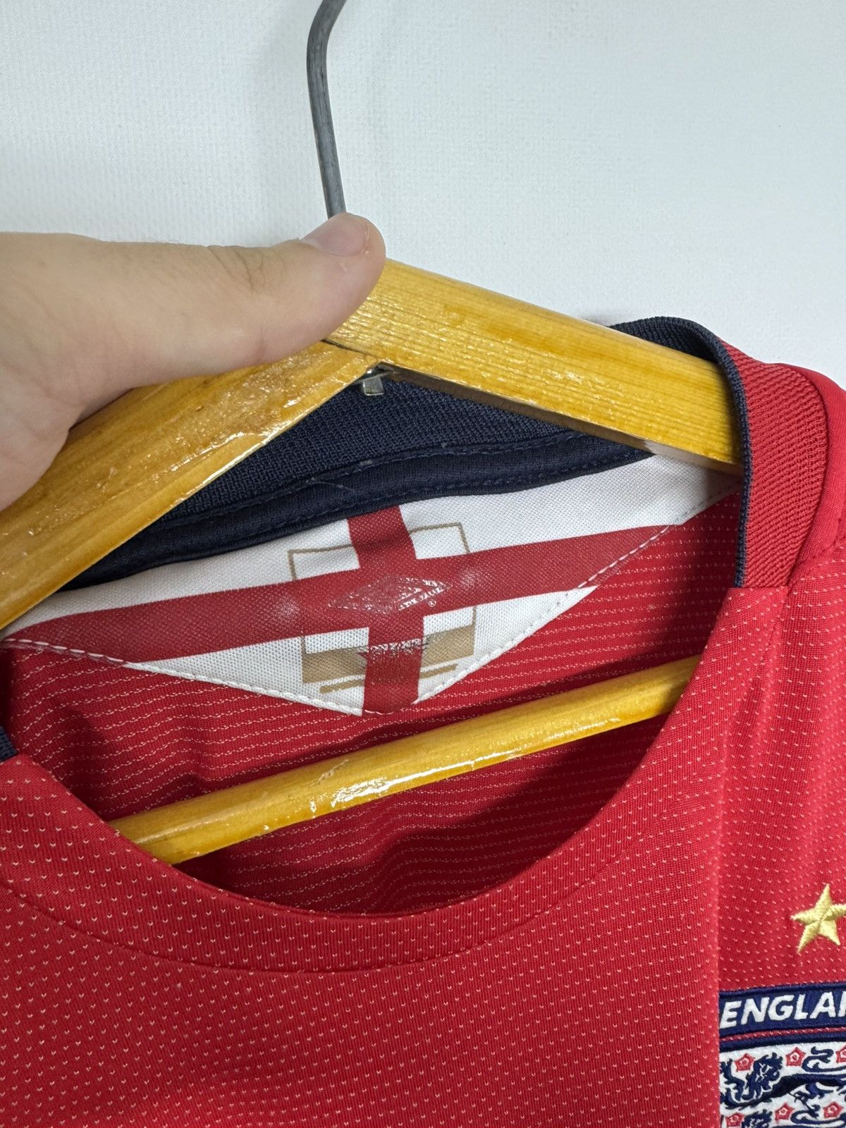 Umbro Vintage ENGLAND 2004 AWAY FOOTBALL SHIRT SOCCER JERSEY UMBRO Size US M / EU 48-50 / 2 - 9 Thumbnail