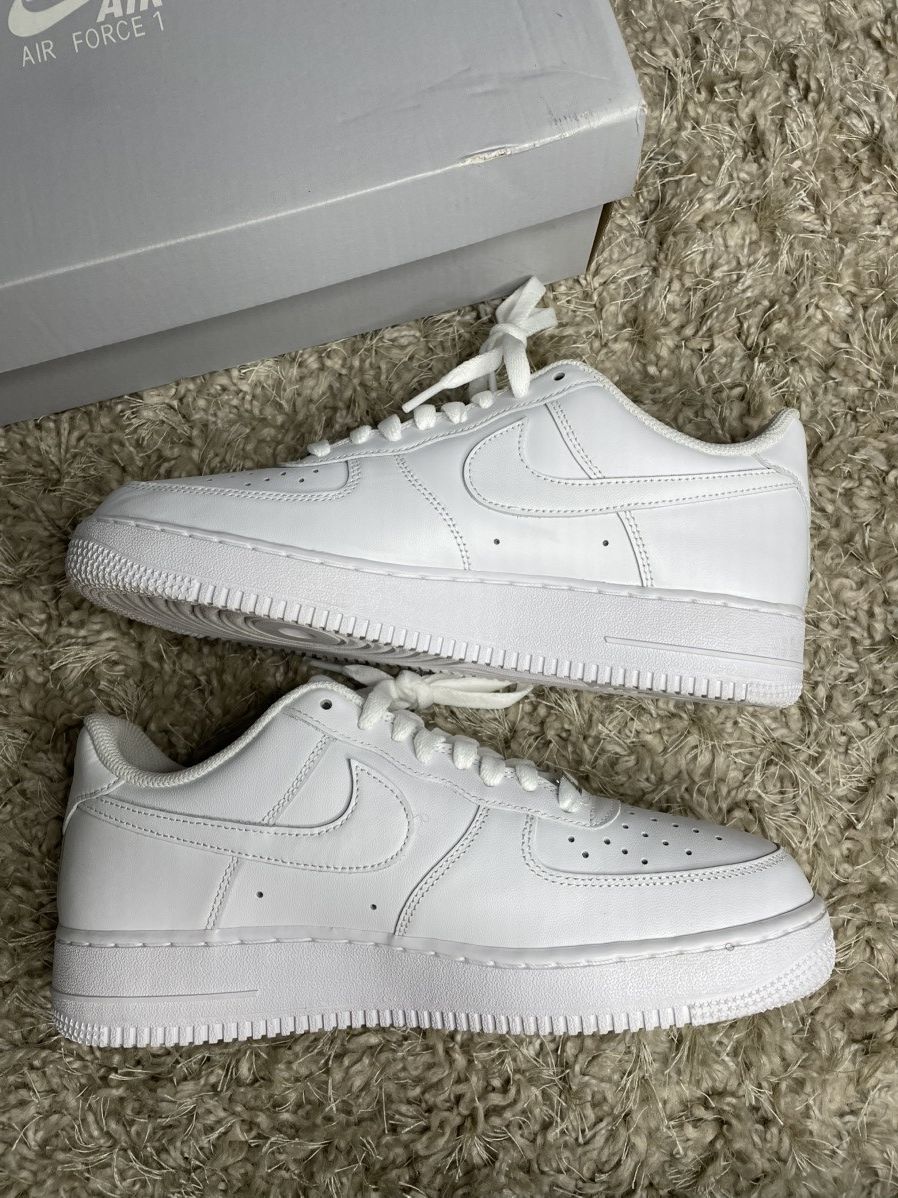 Nike Nike Air Force 1 Triple White Size US 8.5 / EU 41-42 - 3 Thumbnail