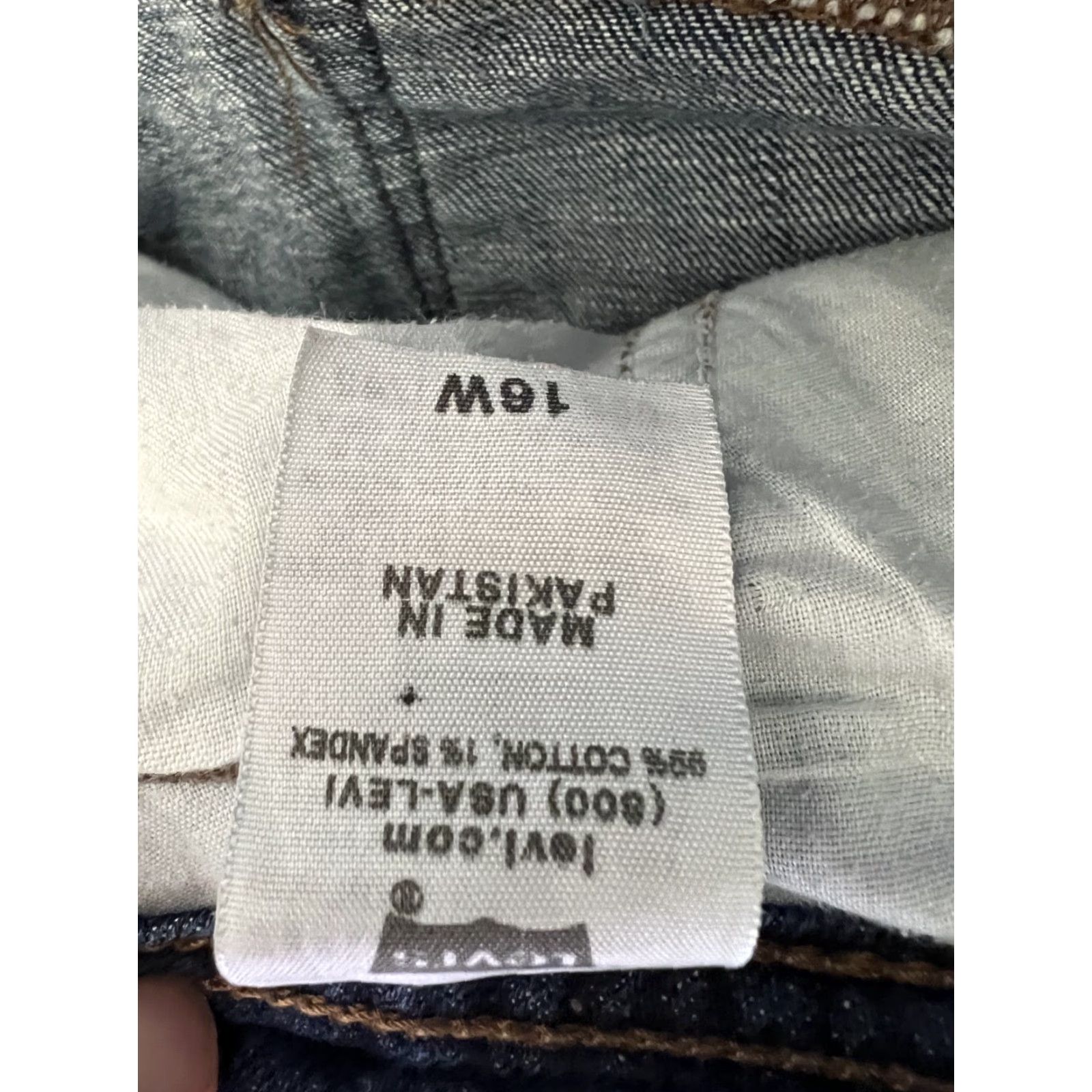Levi's Levi’s Bermuda Short Stretch Denim Women’s 16 Mid-Rise 5-Pocket Blue Summer Casual Regular Women’s Size 38" / US 16 / IT 52 - 3 Thumbnail