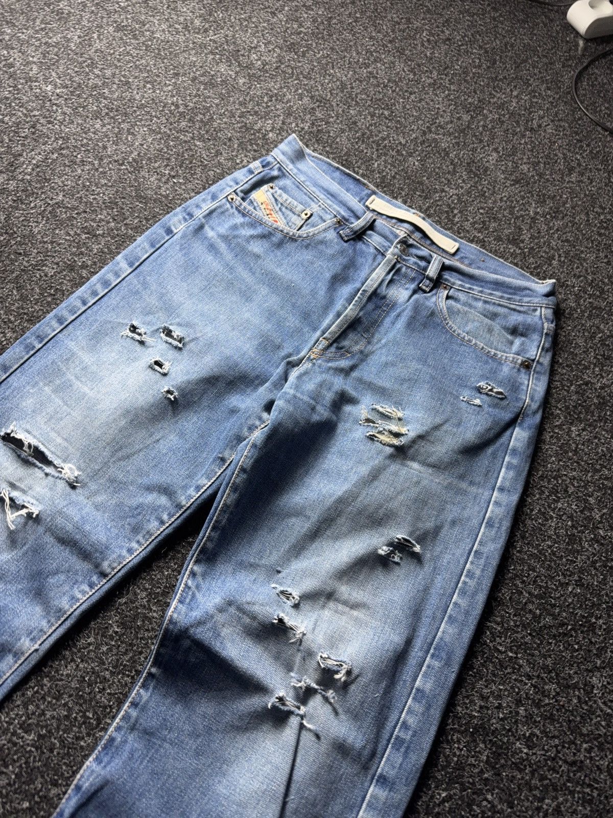 Diesel Retro 90s Diesel Distressed Jeans Made in Italy By Diesel Size US 29 - 6 Thumbnail