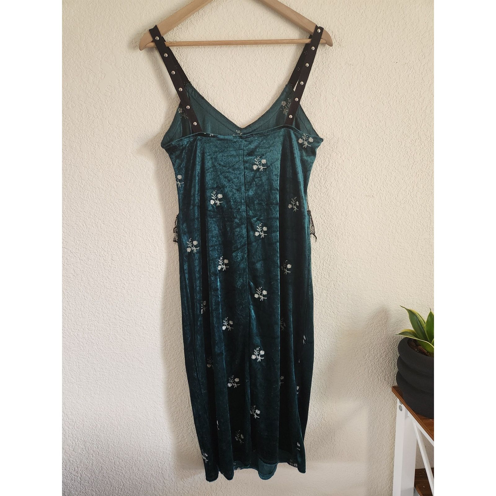 zara embroidered dress green Casablanca Bridal 2543 Delphine Wedding Dress Fitted 3D Floral Lace Deep V-Neck Detachable Cap Sleeves Train Wedding Gown 24 / LNIIS main image 0