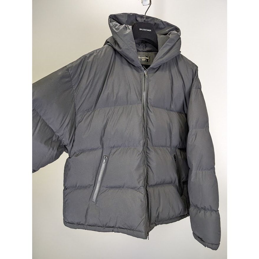 Balenciaga o1rshd1 Sporty B Down Puffer Jacket in Black Size US M / EU 48-50 / 2 - 9 Thumbnail