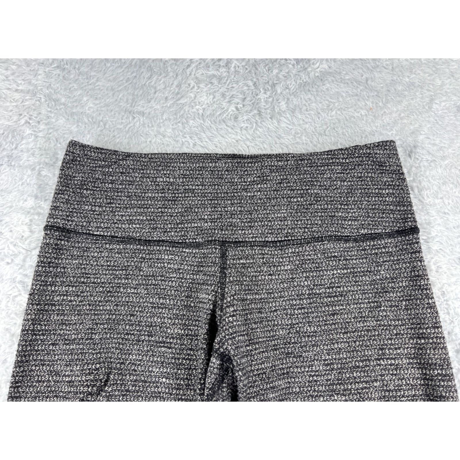 Lululemon VINTAGE Lululemon Wunder Under Pants Womens 6 Gray Cropped 21 in Inseam Athletic Yoga Stretch W6889S Size 28" / US 6 / IT 42 - 4 Thumbnail