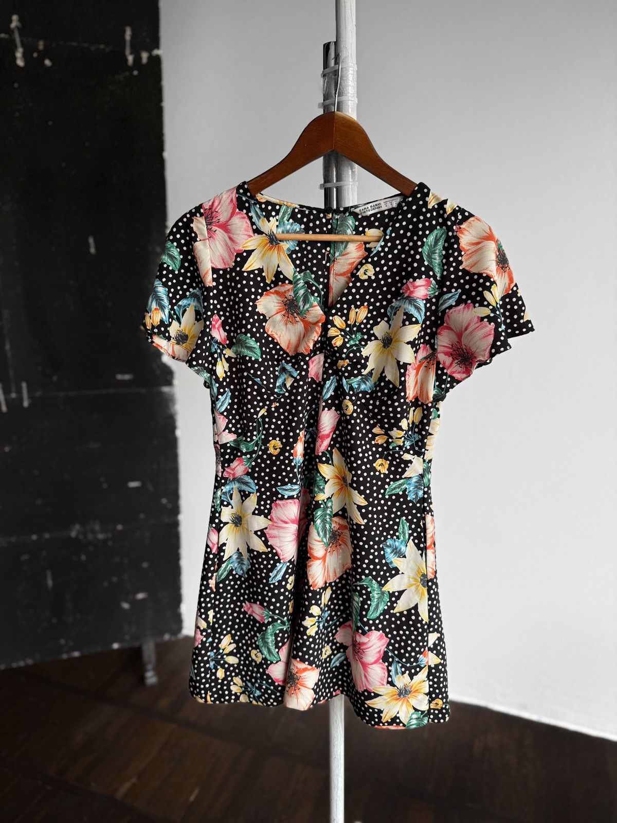 Zara Zara Basic Womens Floral Polka Dot Dress Short Sleeve V-Neck Size S / US 4 / IT 40 - 1 Thumbnail