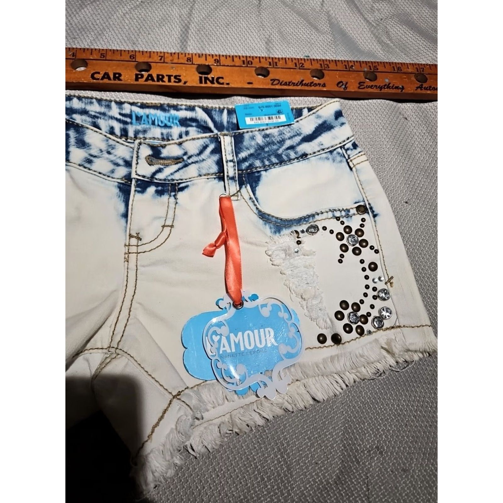 Nanette Lepore Nanette Lepore Shorts Womens 3 Size White Blue Acid Jean Embroidered Frayed Hem Size 26" / US 2 / IT 38 - 4 Thumbnail