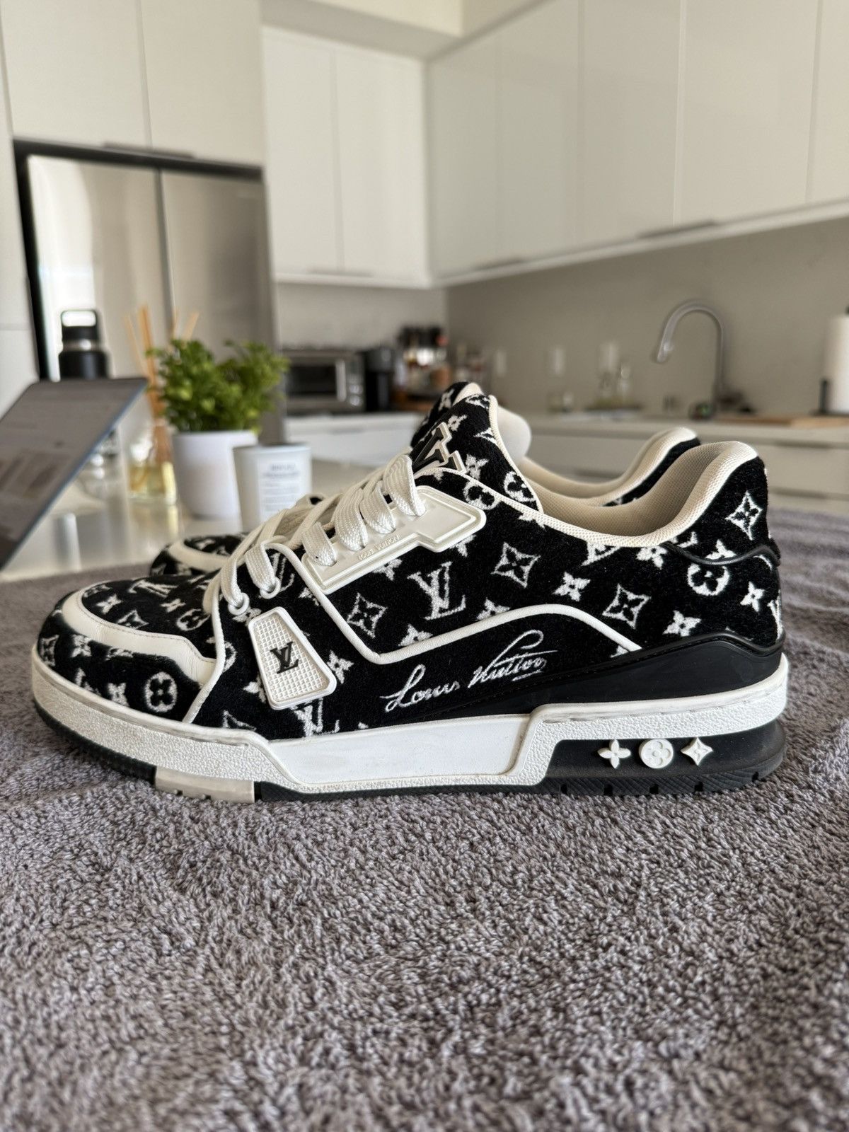 Louis Vuitton Louis Vuitton Monogram Sneakers Size US 10 / EU 43 - 2 Thumbnail