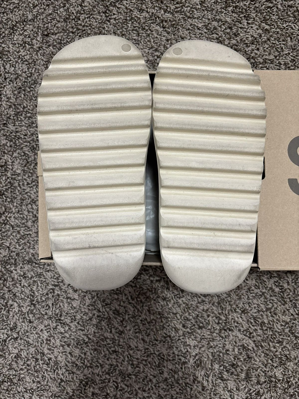 Yeezy Adidas Yeezy Slide Bone 2022/23 Restock Pair Size 9 Size US 9 / EU 42 - 3 Thumbnail