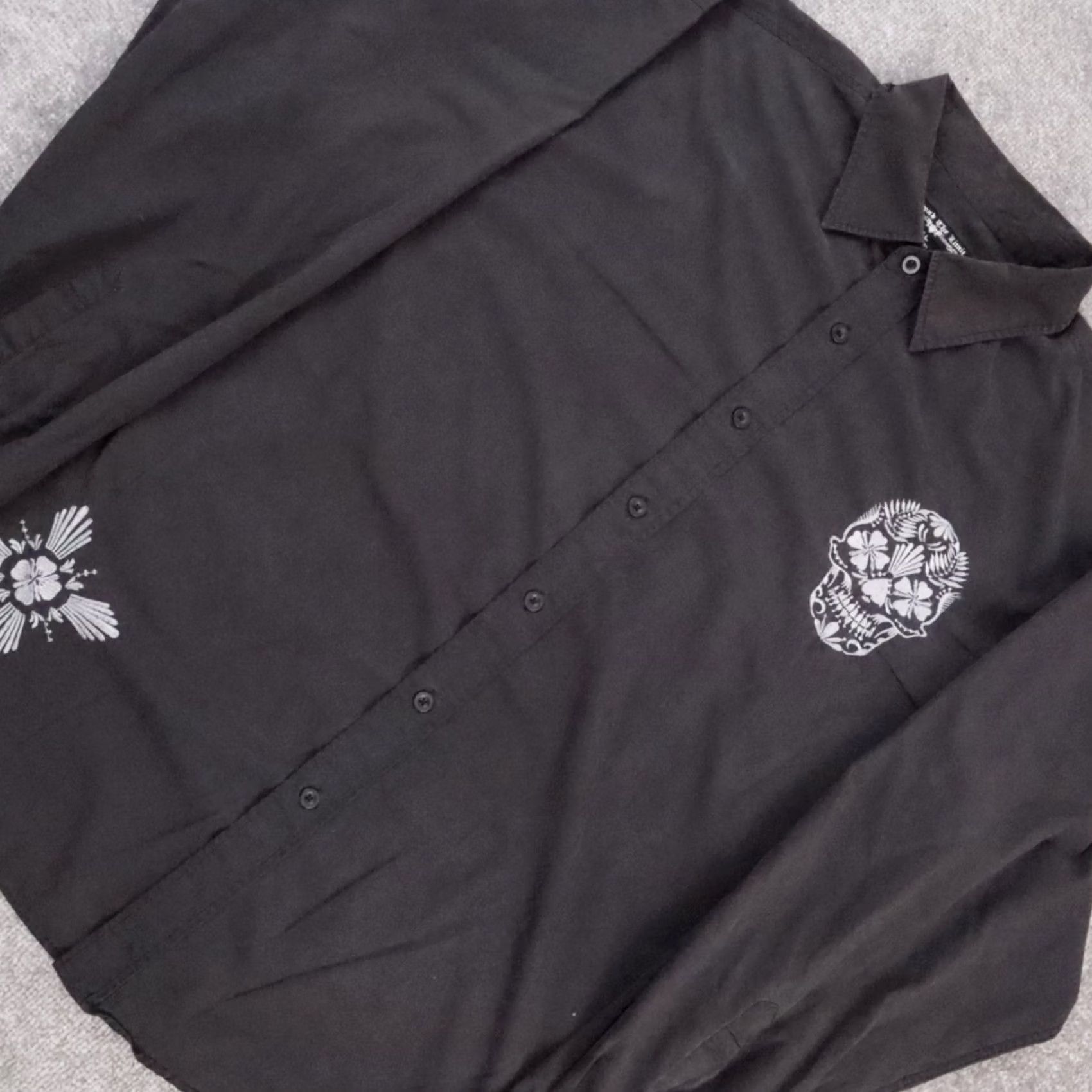 Vintage VINTAGE Beyond the Limit Skull Black Long Sleeve Collared Button Shirt XL Mens Size US XL / EU 56 / 4 - 6 Thumbnail