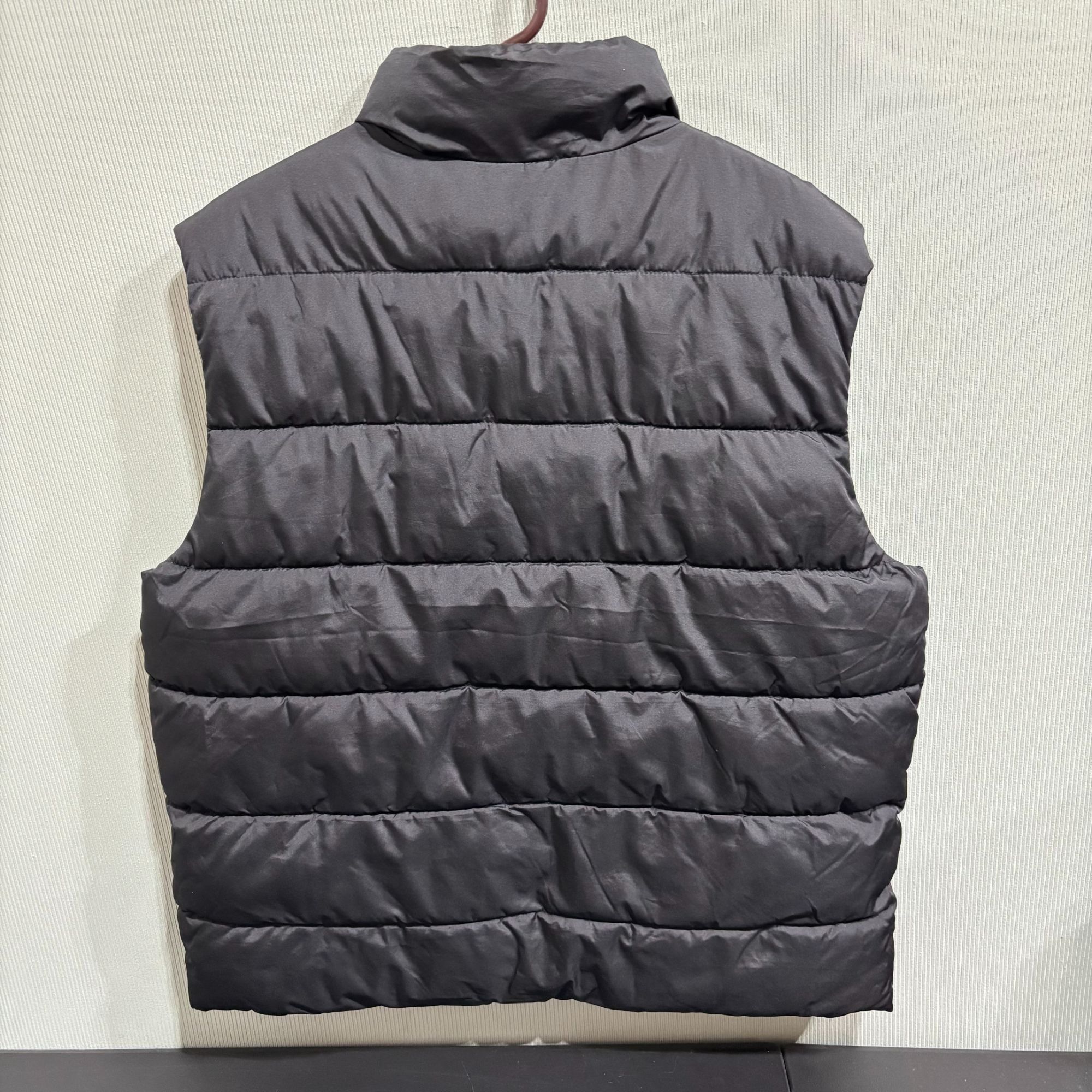 Old Navy Old Navy Men's XL Black Puffer Vest Made with Recycled Mater Size US XL / EU 56 / 4 - 2 Thumbnail