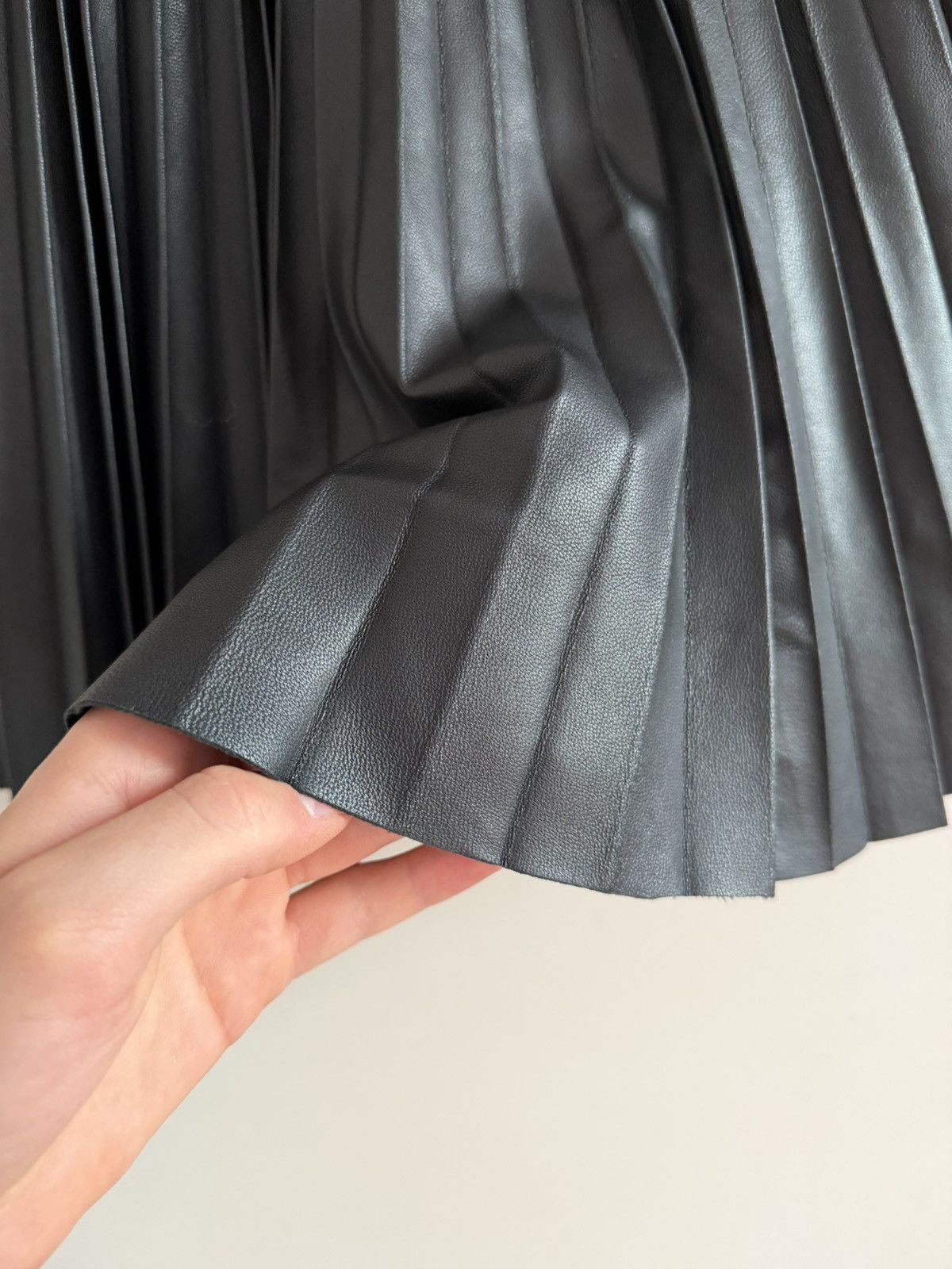 Vintage Genuine Leather Pleated Mini Skirt Size 28" / US 6 / IT 42 - 5 Thumbnail