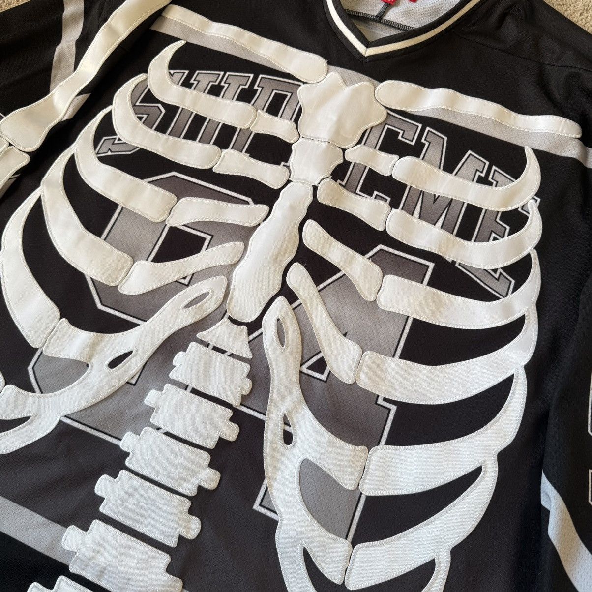 Supreme Supreme Bones Hockey Jersey Black FW23 Size US XL / EU 56 / 4 - 3 Thumbnail