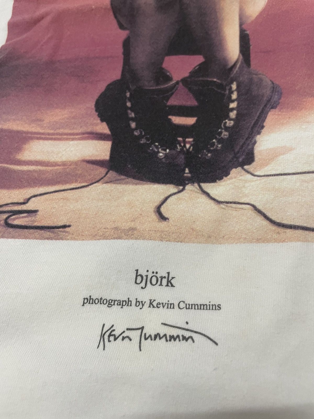 Band Tees × Vintage 2000s Bjork Photograph By Kevin Cummins Tshirt Size US M / EU 48-50 / 2 - 6 Thumbnail