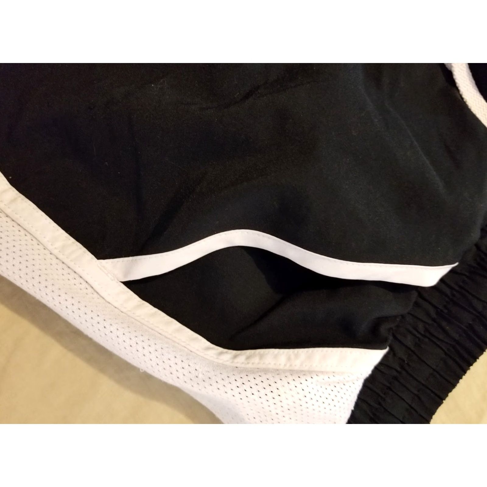 Under Armour Womens Under Armour Shorts M Medium Black Athletic Gym Workout Size 32" / US 10 / IT 46 - 3 Thumbnail