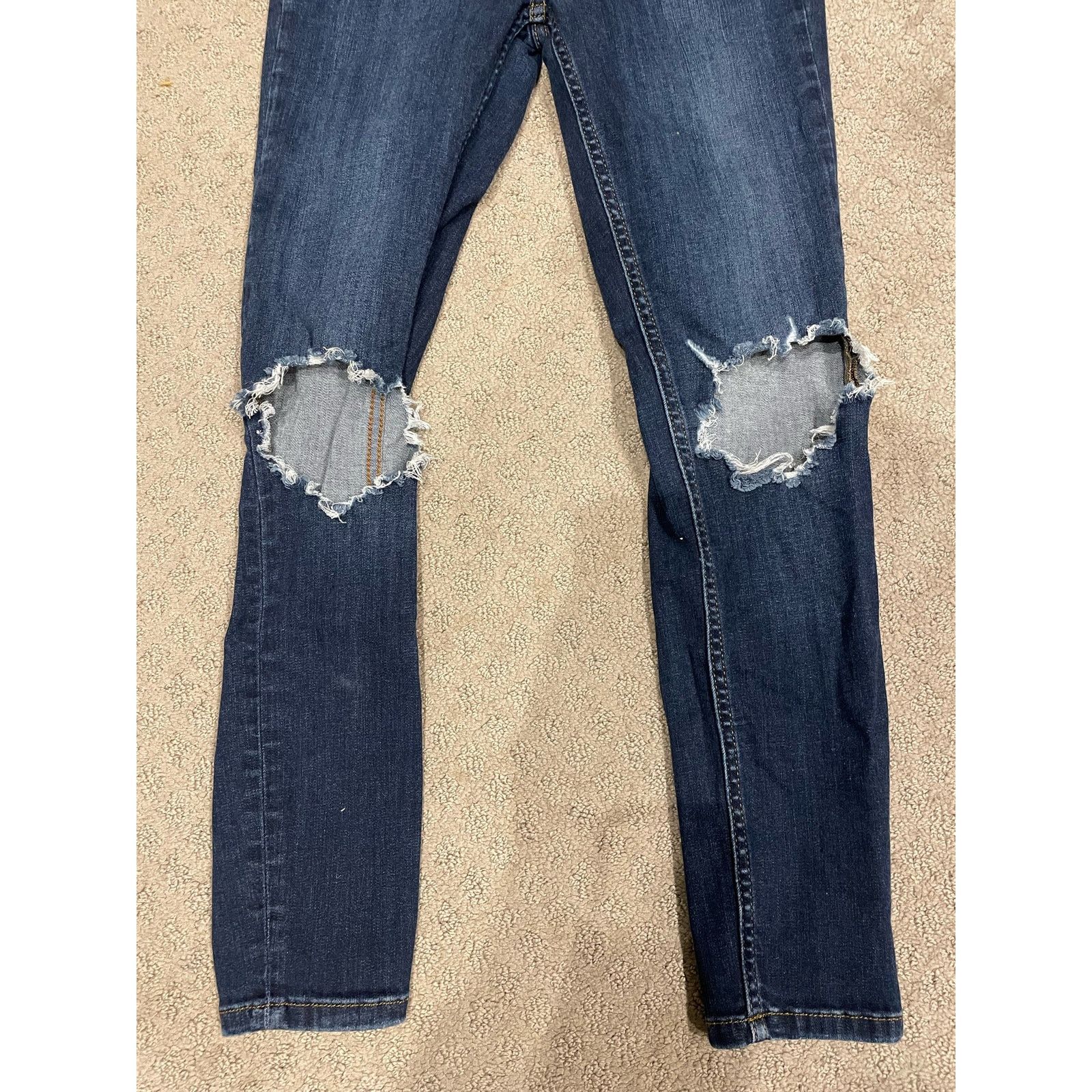 Free People Free People Distressed Skinny Jeans, size 28 Size 28" / US 6 / IT 42 - 5 Thumbnail