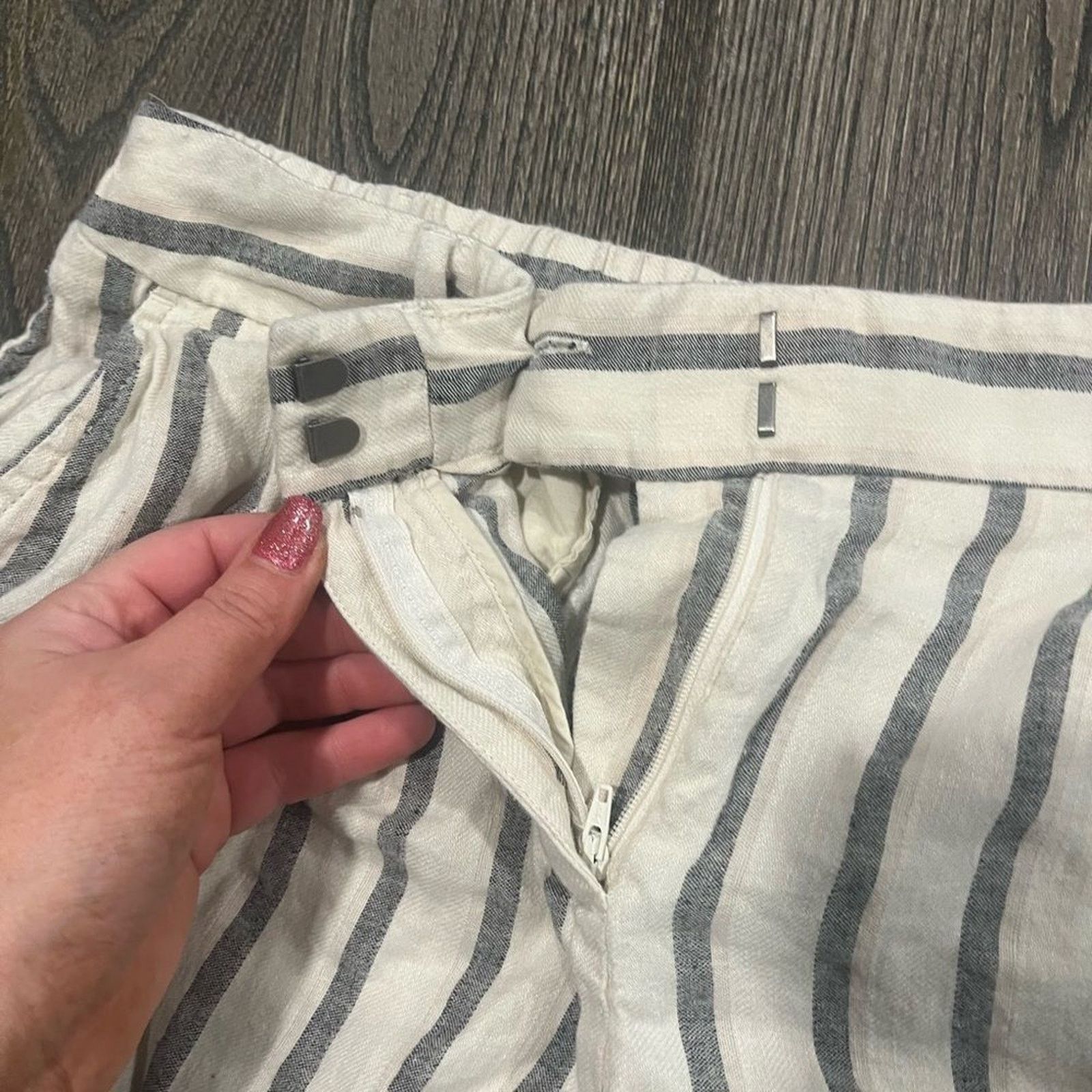 Loft Loft Cream Gray Striped Woven Shorts Size 4 Size 27" / US 4 / IT 40 - 3 Thumbnail