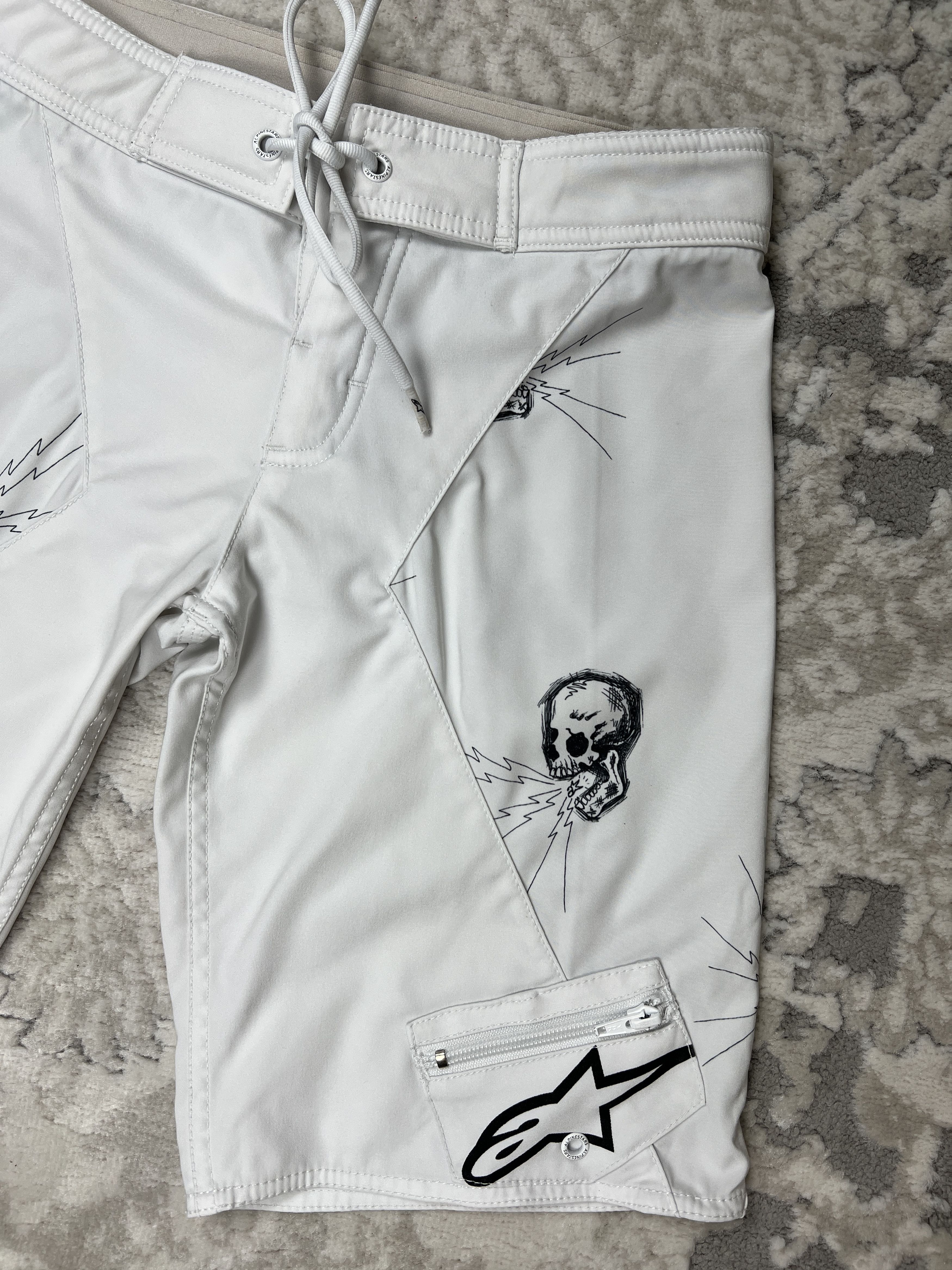 Alpinestars Alpinestars Graphic Skull Shorts White (Size 1) Size US 28 / EU 44 - 3 Thumbnail