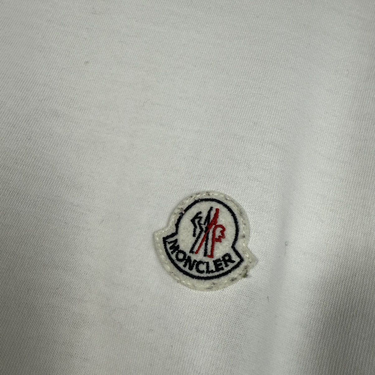 Moncler Vintage T-Shirt Moncler Logo-Patch Size US L / EU 52-54 / 3 - 3 Thumbnail