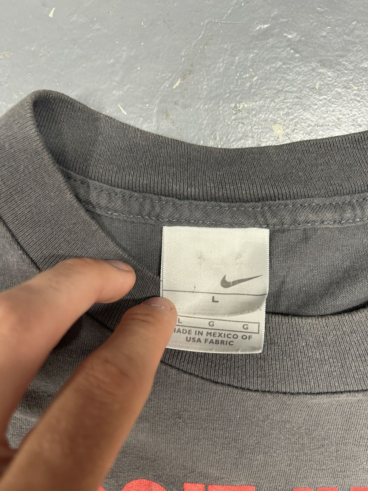 Nike × Vintage Crazy Vintage Y2K Essential Grey Nike Script Tee Shirt Size US L / EU 52-54 / 3 - 3 Thumbnail