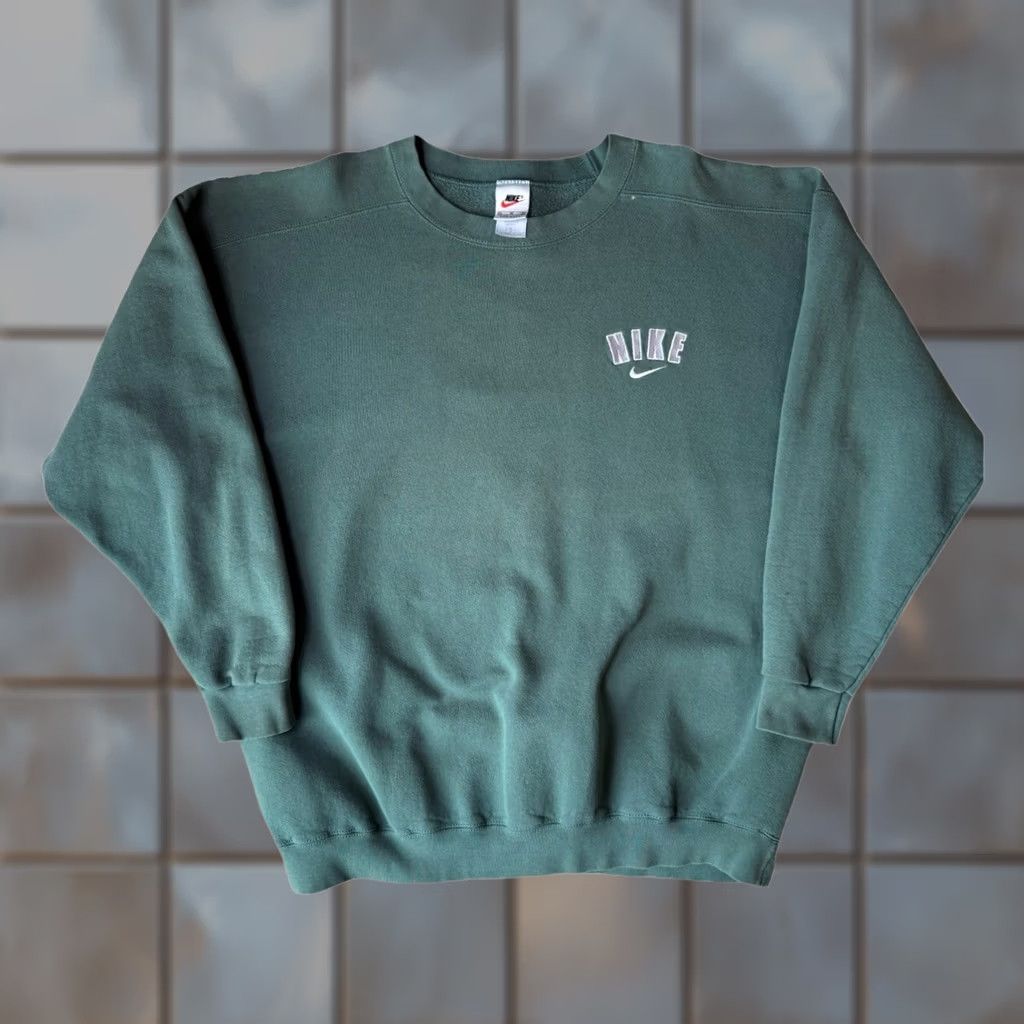 Nike VINTAGE Nike Sweatshirt XL Green 90s Nike Sportswear Pullover Men Regular Star Logo Not Applicable Size US XL / EU 56 / 4 - 1 Thumbnail