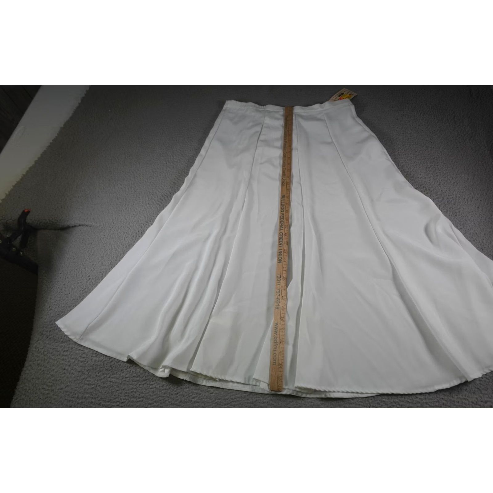 Vintage VINTAGE 1849 Authentic Ranchwear Skirt Womens Large White Western Cowgirl Rodeo Maxi Long Silk-like Lined Elastic Waist Zipper Back Knitted? Size 36" / US 14 / IT 50 - 4 Thumbnail