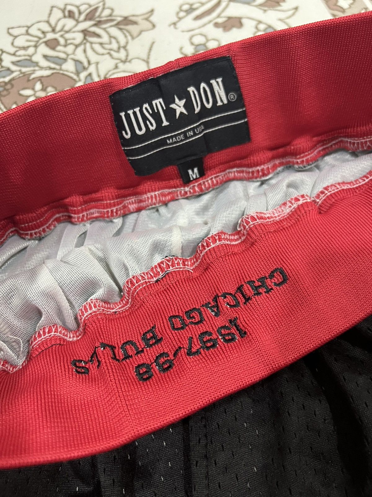Just Don Vintage 1997/98 Just Don Chicago Bulls Mesh NBA Shorts Size US 32 / EU 48 - 6 Thumbnail