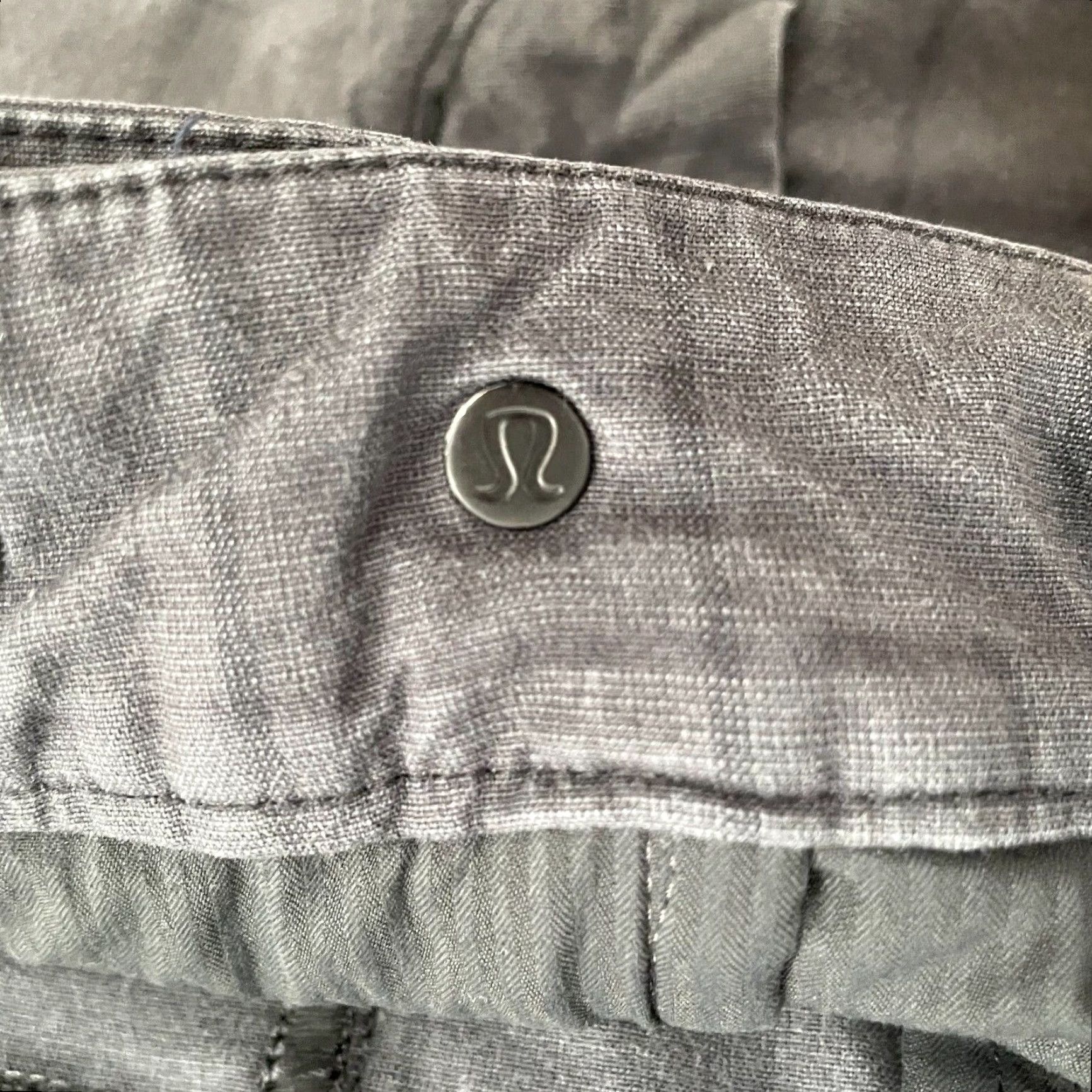 Lululemon VINTAGE Lululemon Shorts Adult 36 Gray Windowpane Pattern Chino Logo Pockets Mens Size US 36 / EU 52 - 5 Thumbnail