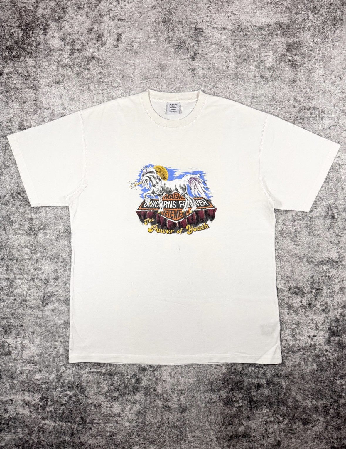 Vetements FW21 Vetements Unicorn Oversized T shirt Size US S / EU 44-46 / 1 - 1 Thumbnail