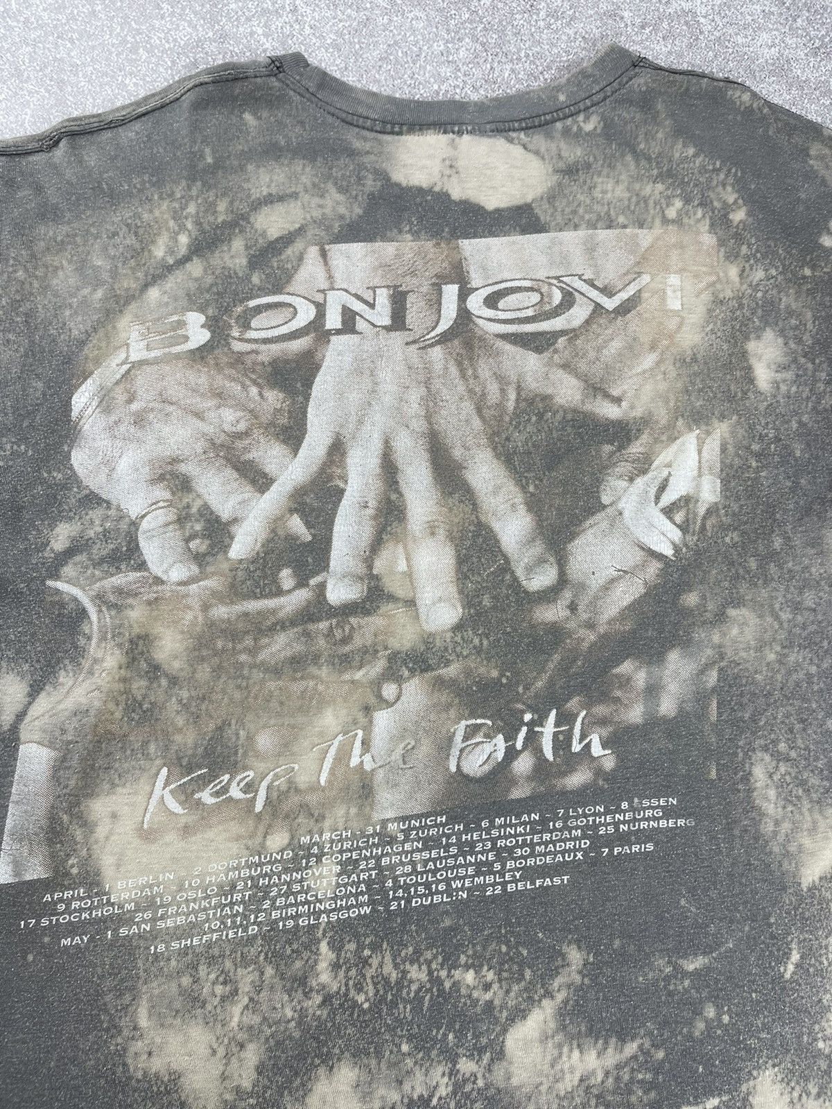 Vintage Vintage Bon Jovi Keep The Faith Tour 93 T-Shirt Size XXL Size US XXL / EU 58 / 5 - 15 Thumbnail
