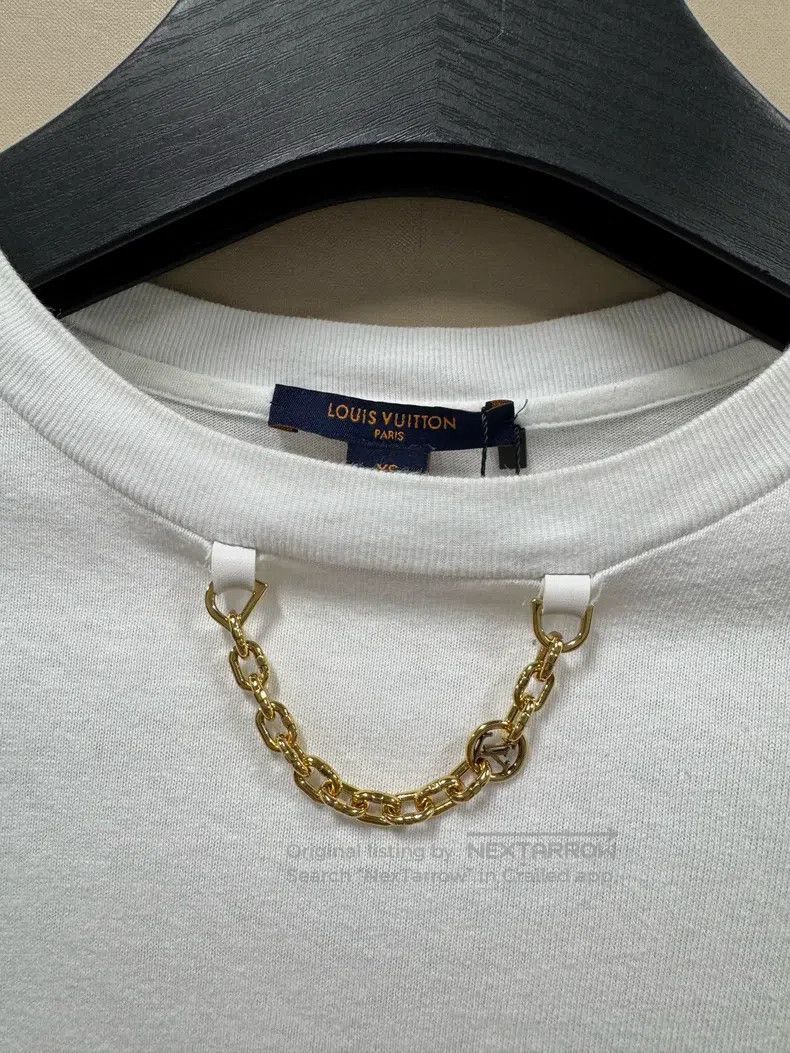Louis Vuitton Louis Vuitton Solid color necklace striped short sleeve Size US XS / EU 42 / 0 - 3 Thumbnail