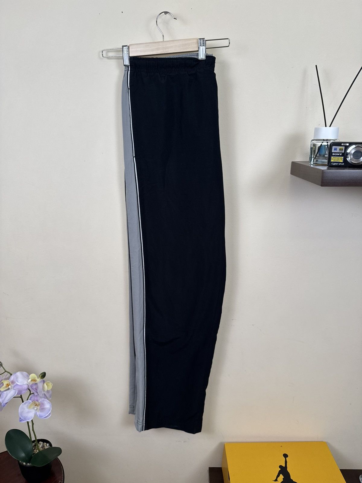 Nike Vintage Nike Pants Nylon Streetwear Straight Black Swoosh XL Size US 36 / EU 52 - 5 Thumbnail