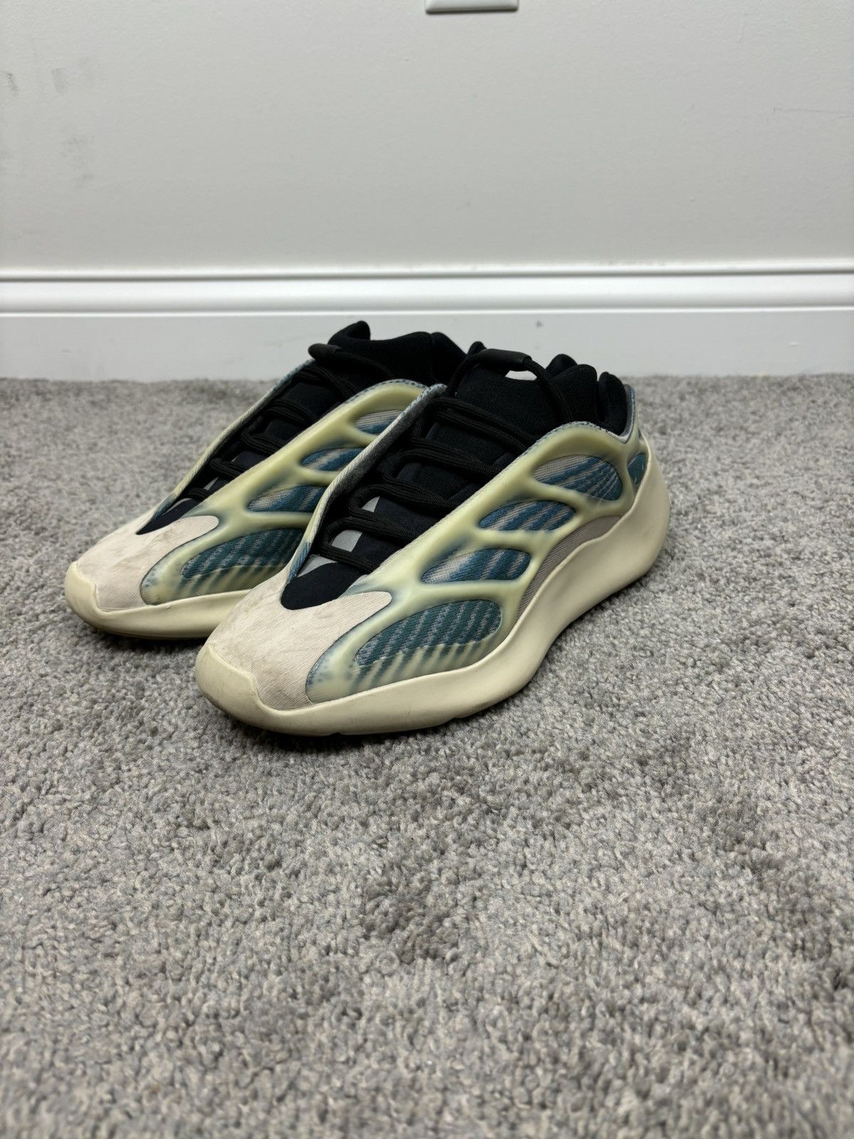 Adidas Adidas yeezy 700 v3 kyanite Size US 8 / EU 41 - 17 Thumbnail