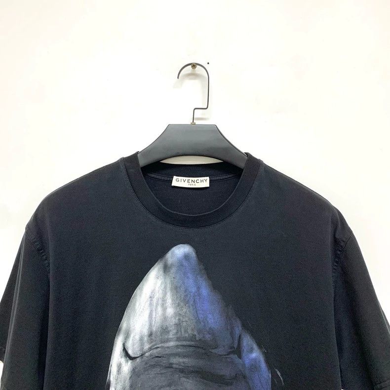 Givenchy Givenchy Shark Short Sleeve T-Shirt 2506-Nextarrow Size US M / EU 48-50 / 2 - 3 Thumbnail