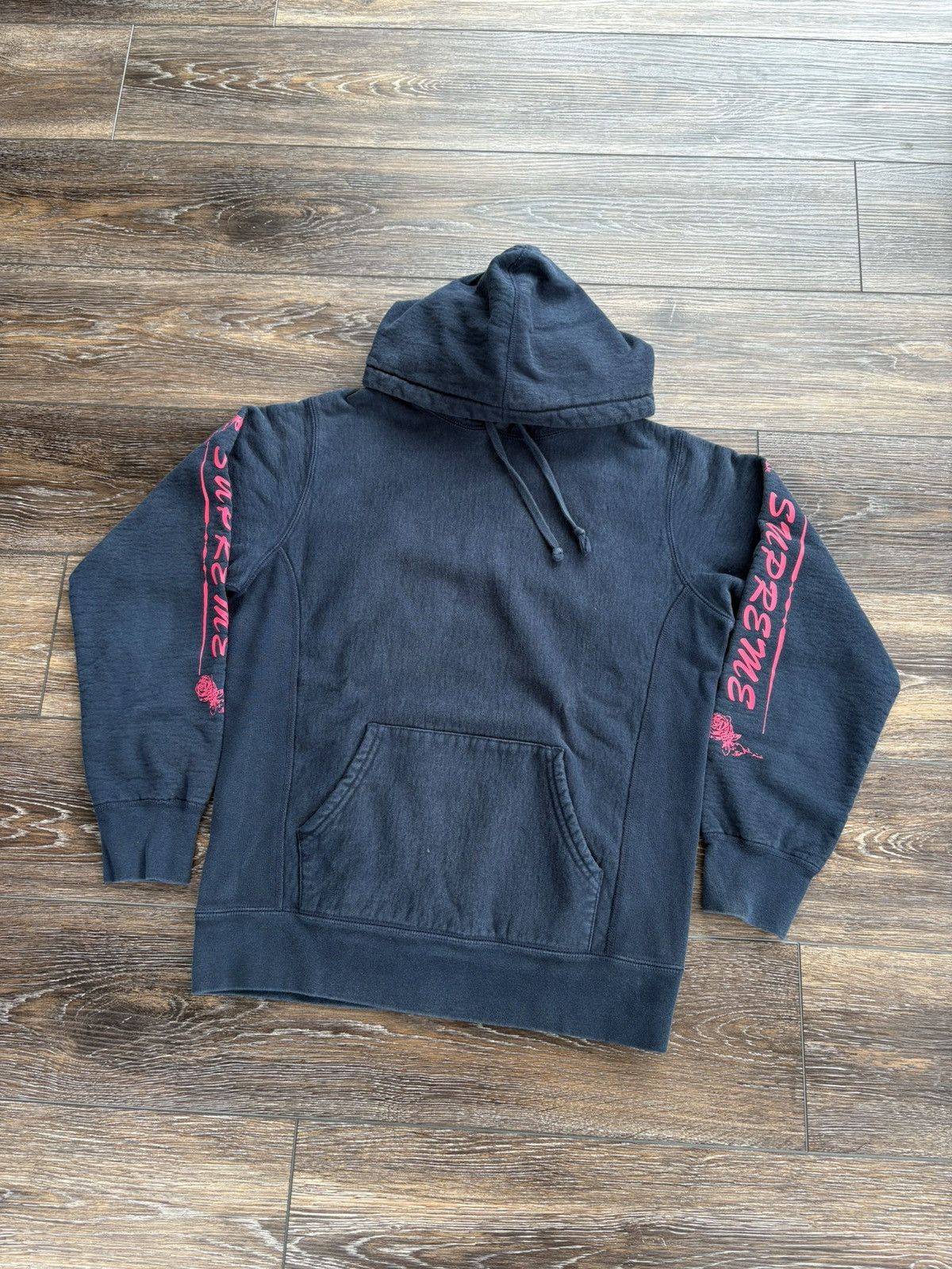 Supreme FW16 Rose Hooded Sweatshirt 紺 Size MEDIUM Supreme Supreme Rose Hoodie FW16 Navy | Grailed