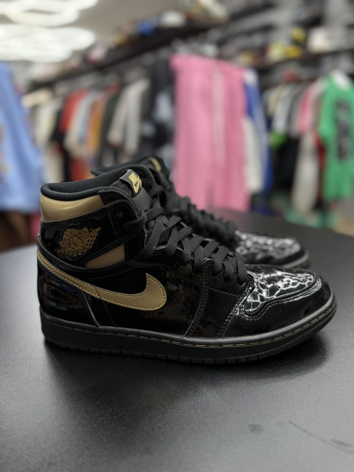 Jordan Brand × Nike Jordan 1 High Black Metallic Size 9.5 (2020) Size US 9.5 / EU 42-43 - 1 Thumbnail