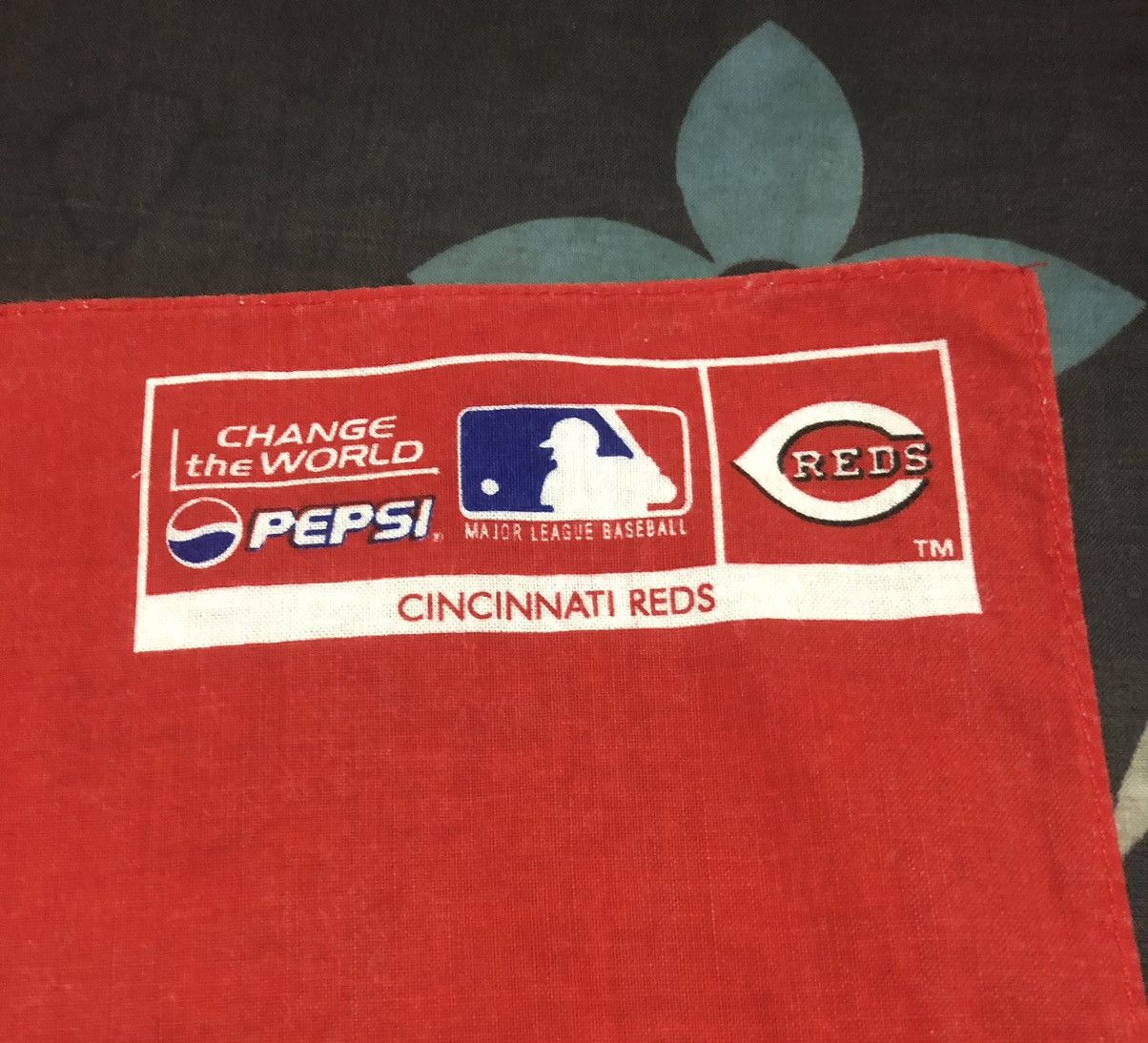 MLB Vintage MLB Cincinnati Reds handkerchief/pocketsquare Size ONE SIZE - 6 Thumbnail
