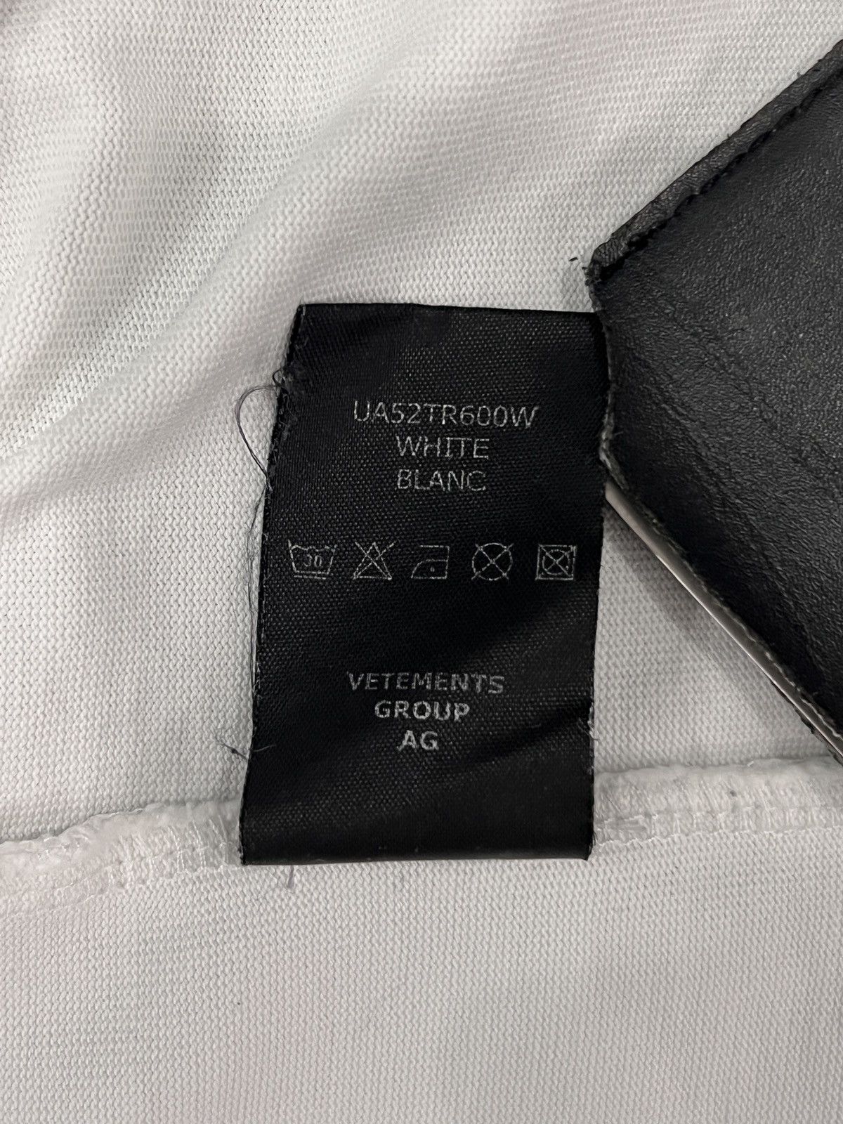 Vetements Vetements FW21 “Information Is Not Knowledge” T-Shirt Size US L / EU 52-54 / 3 - 19 Thumbnail