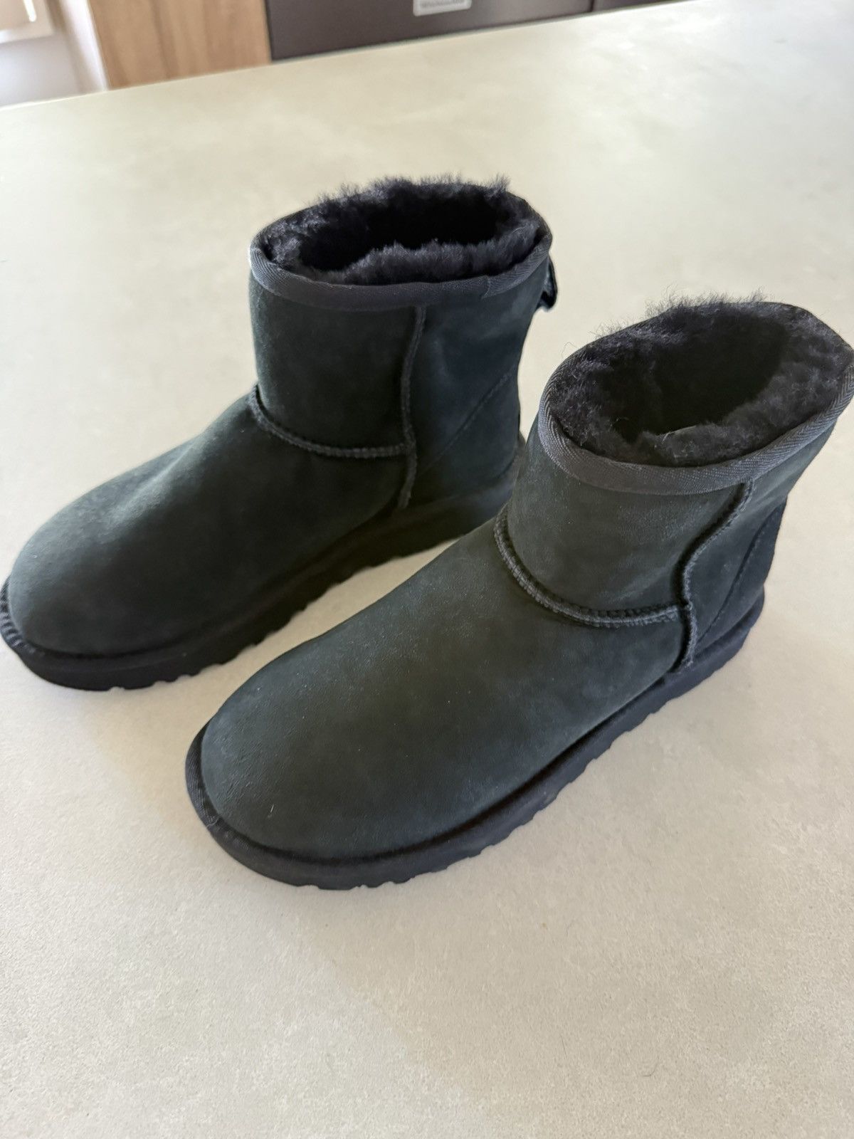 Ugg UGG women’s size 7 short boot - black Size US 7 / IT 37 - 4 Thumbnail