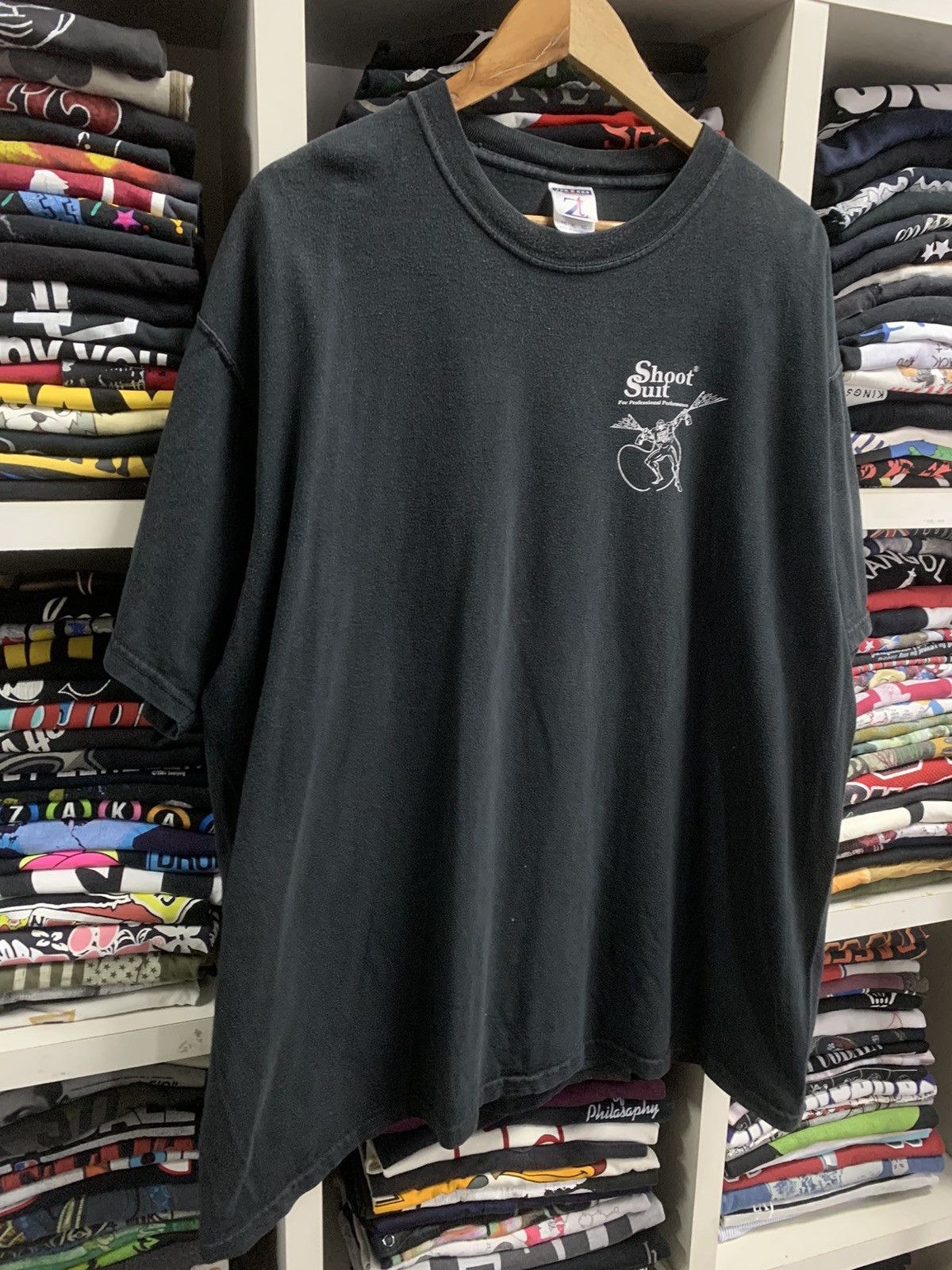 Jerzees × Vintage Vintage Shoot suit t-shirt Size US XL / EU 56 / 4 - 5 Thumbnail