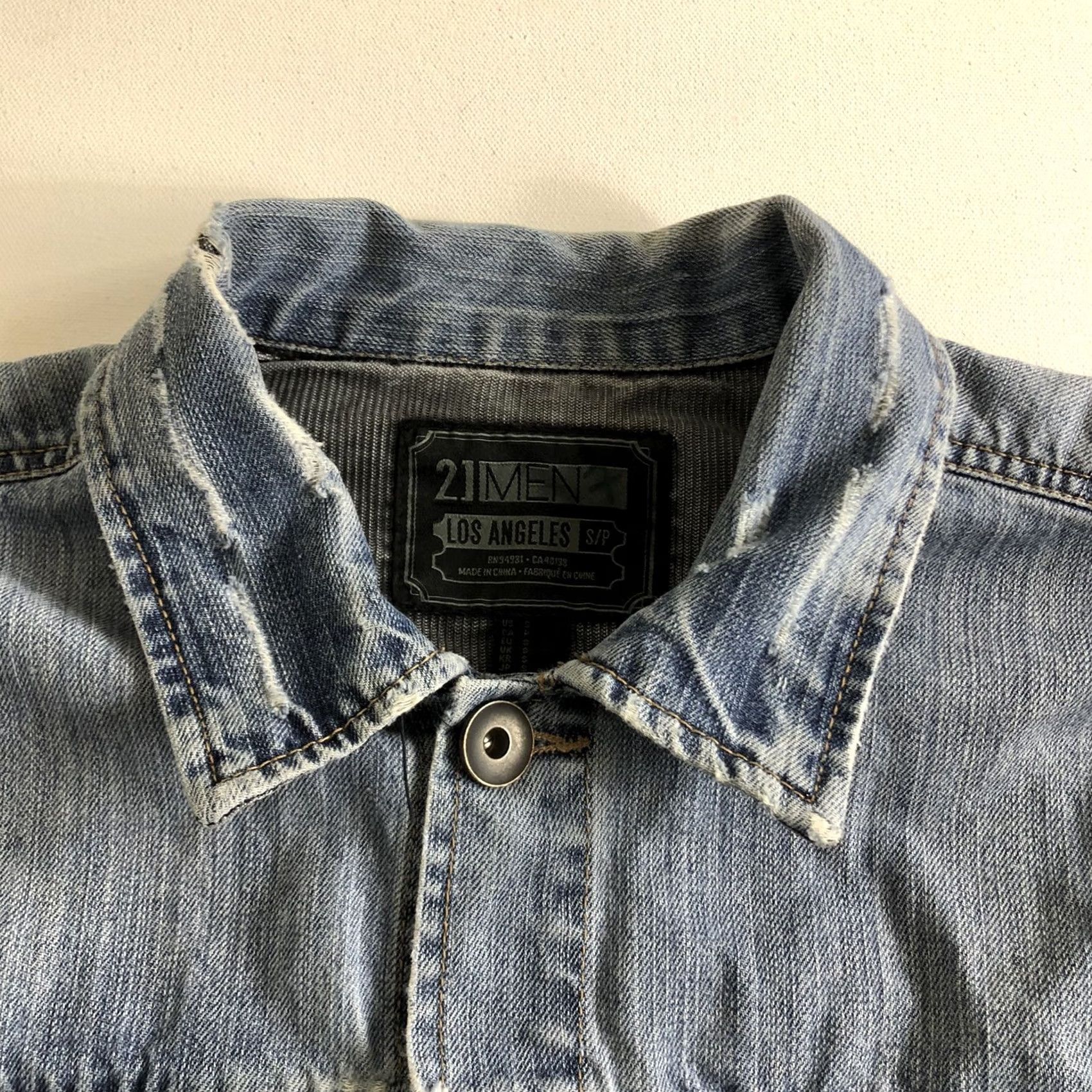 21 Men 21 Men Blue Denim Jean Jacket Jacket Button Small Mens Light Wash Casual All Seasons Pockets Regular Size S Size US 29 - 2 Thumbnail
