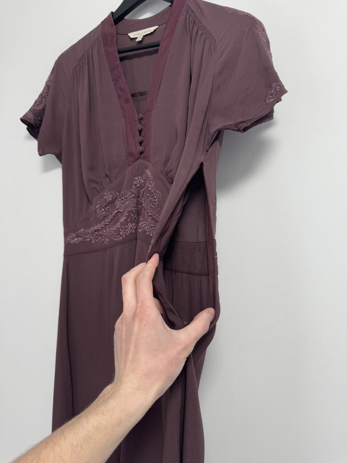 Laura Ashley Vintage Laura Ashley Embroidered Crepe Tea Dress in Mauve Size L / US 10 / IT 46 - 14 Thumbnail