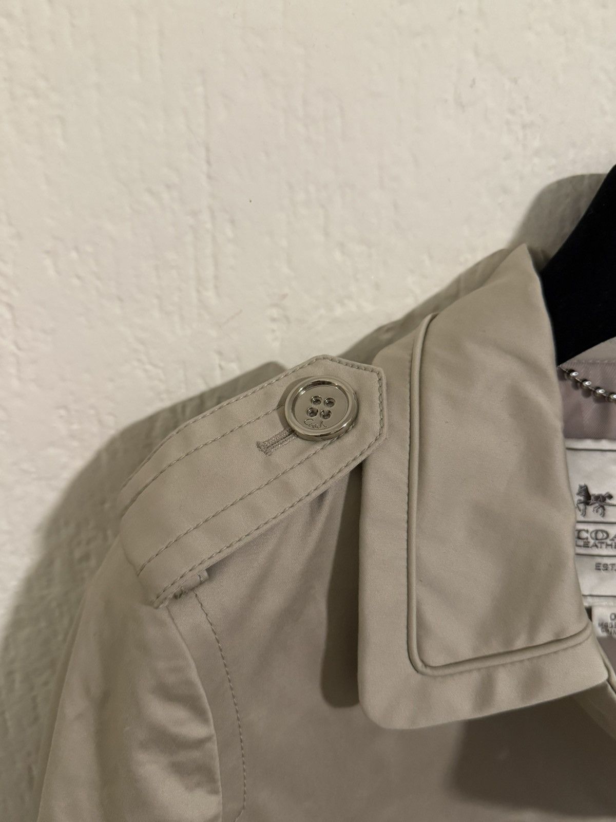 Coach Coach cropped trench coat button jacket size 0 tan Size XS / US 0-2 / IT 36-38 - 3 Thumbnail