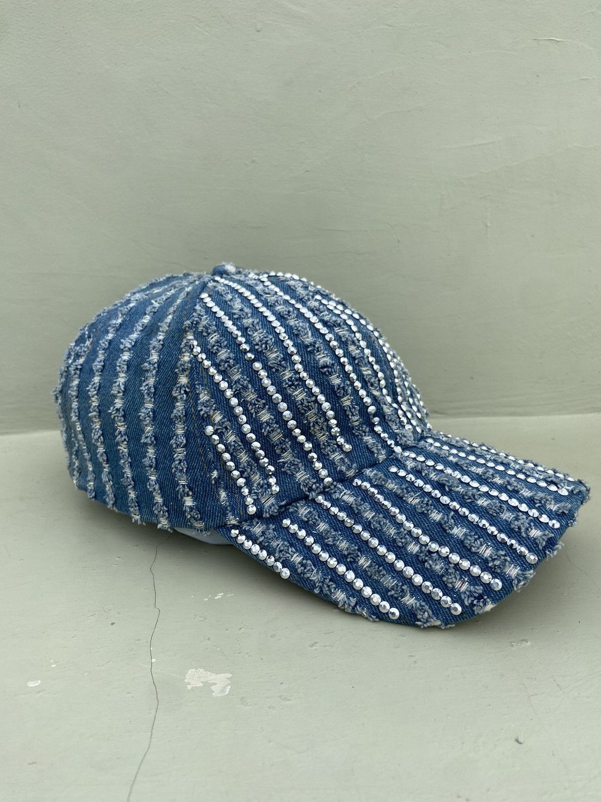 If Six Was Nine 2000s denim ditsetressed women hat Size ONE SIZE - 6 Thumbnail