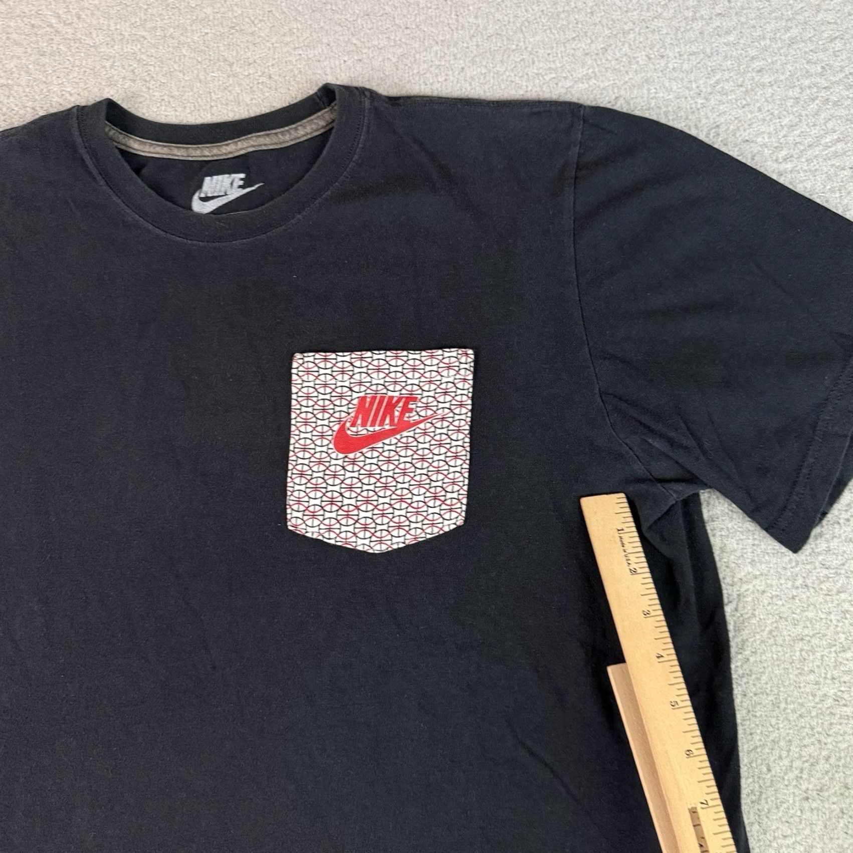 Nike VINTAGE Nike T Shirt Adult XL Black Pocket Logo Cotton Casual Everyday Essential Swoosh Mens Size US XL / EU 56 / 4 - 6 Thumbnail